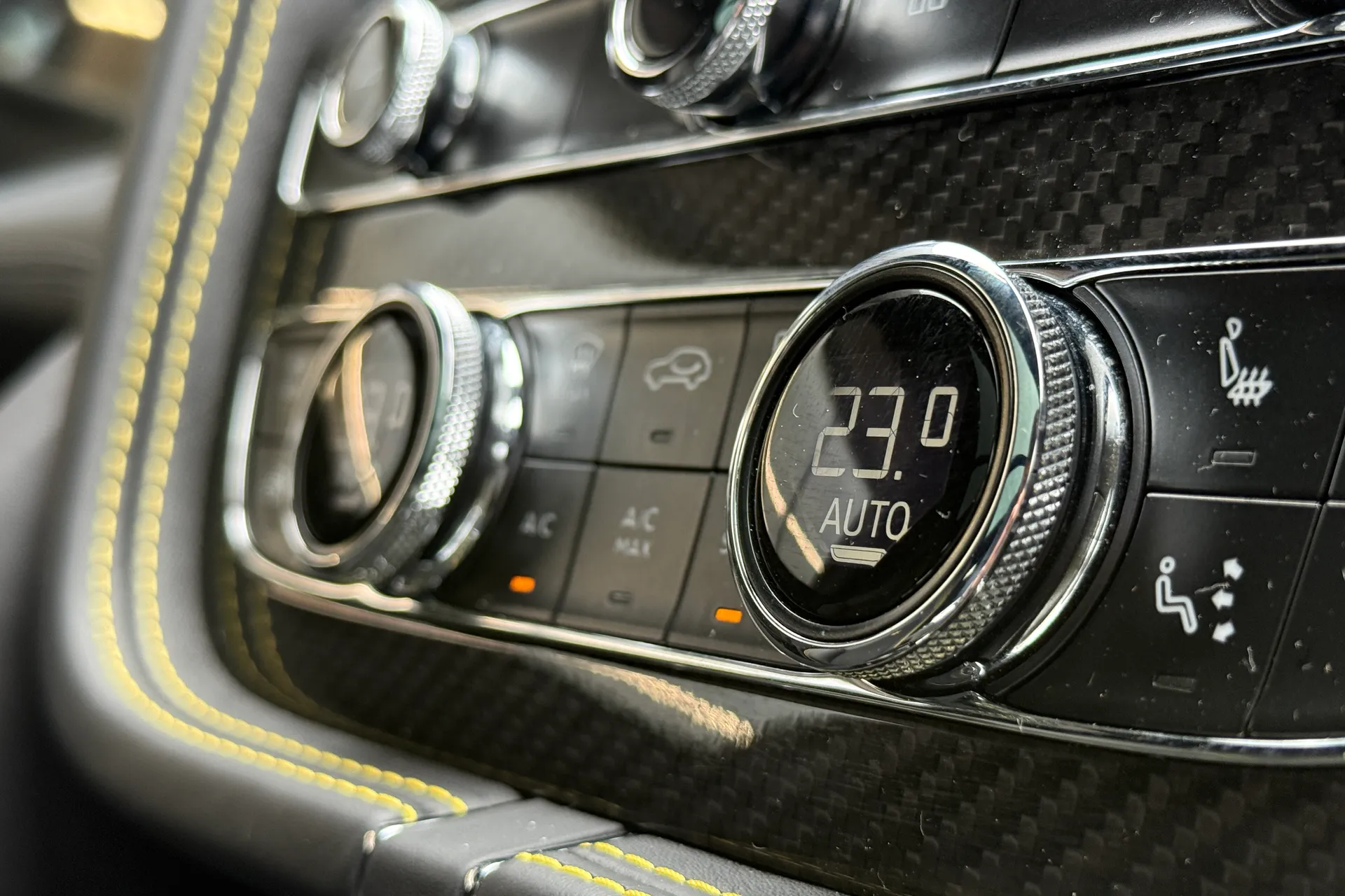 Bentley BENTAYGA thumbnail image number 18