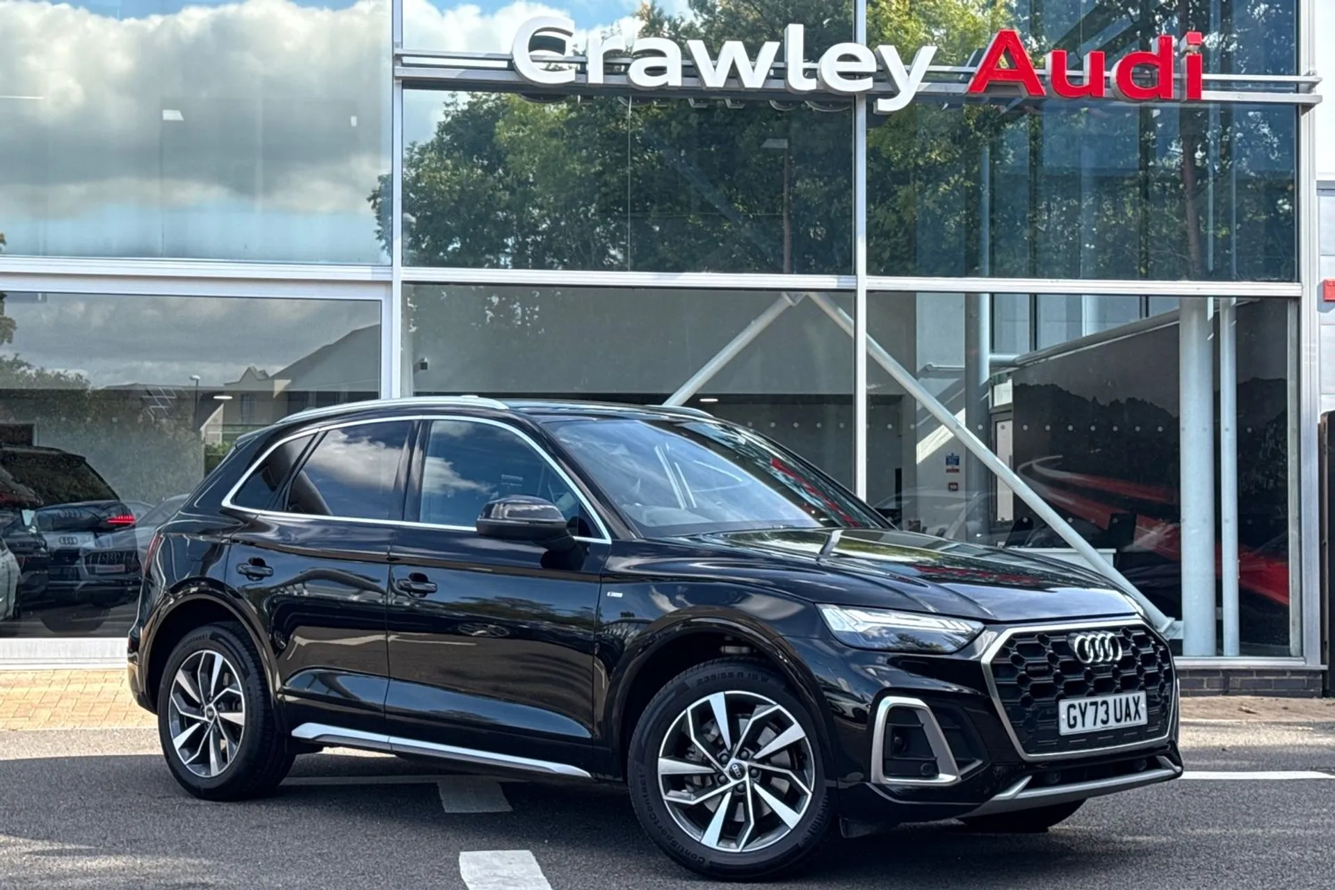 Audi Q5 focused image