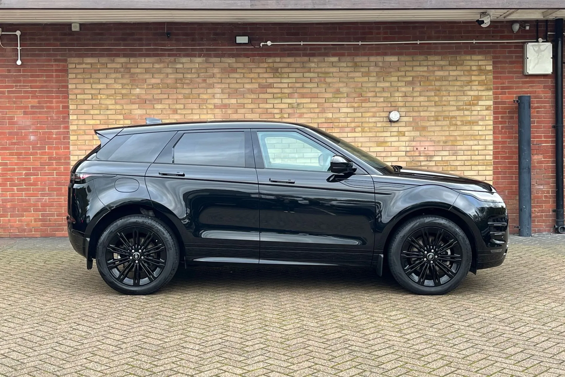 LAND ROVER RANGE ROVER EVOQUE thumbnail image number 2