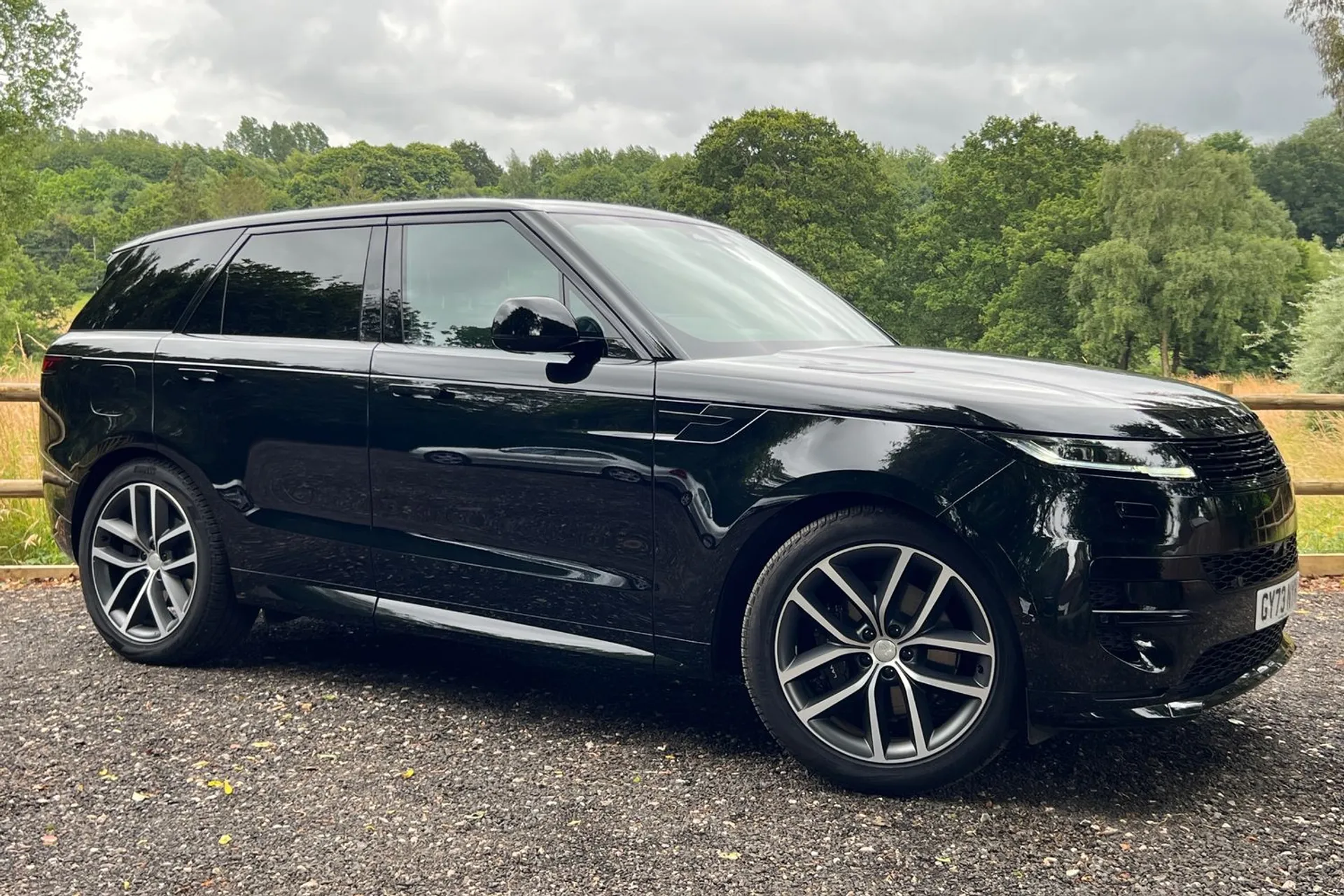 LAND ROVER RANGE ROVER SPORT focused image