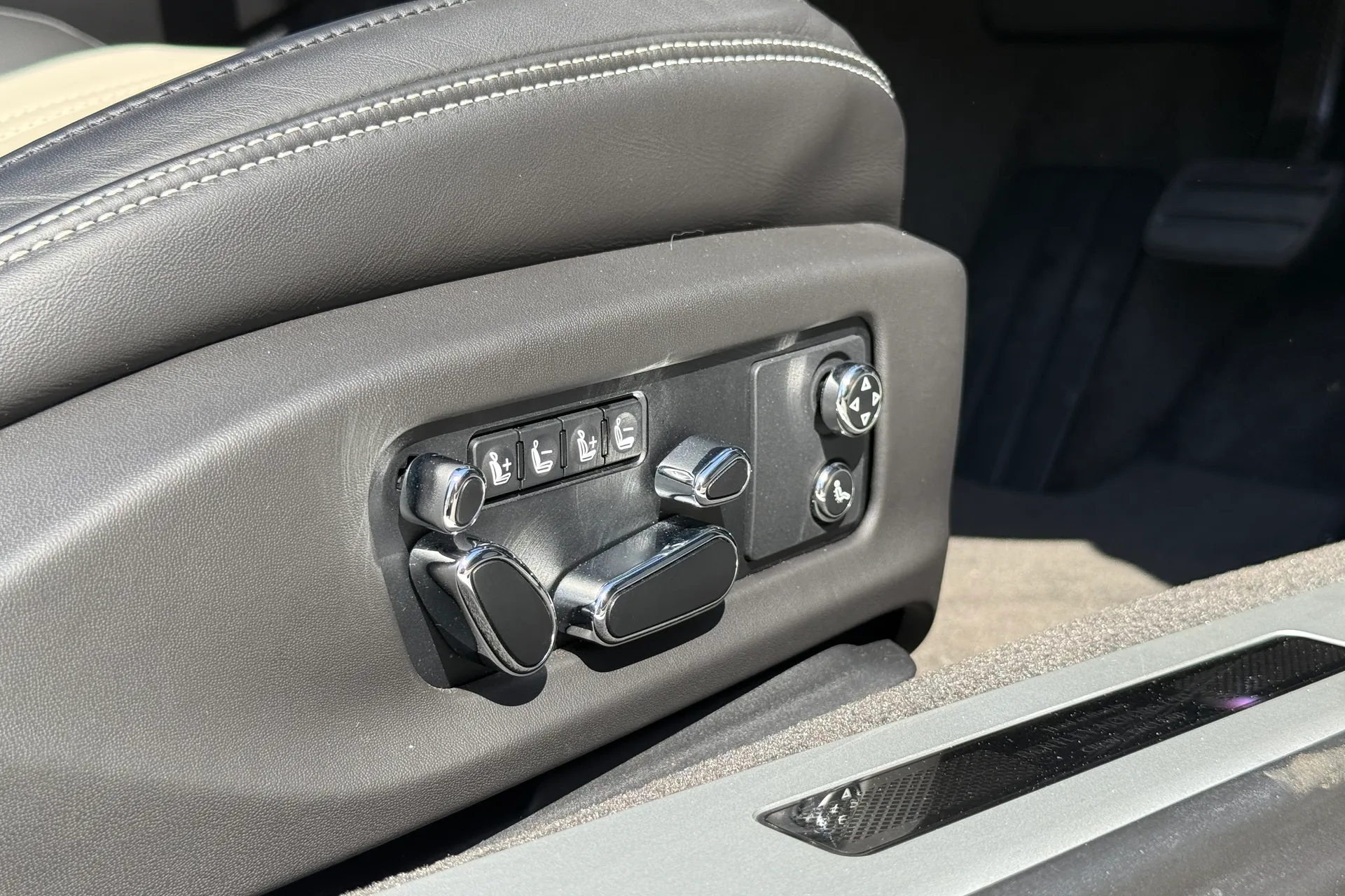 Bentley CONTINENTAL GTC thumbnail image number 31