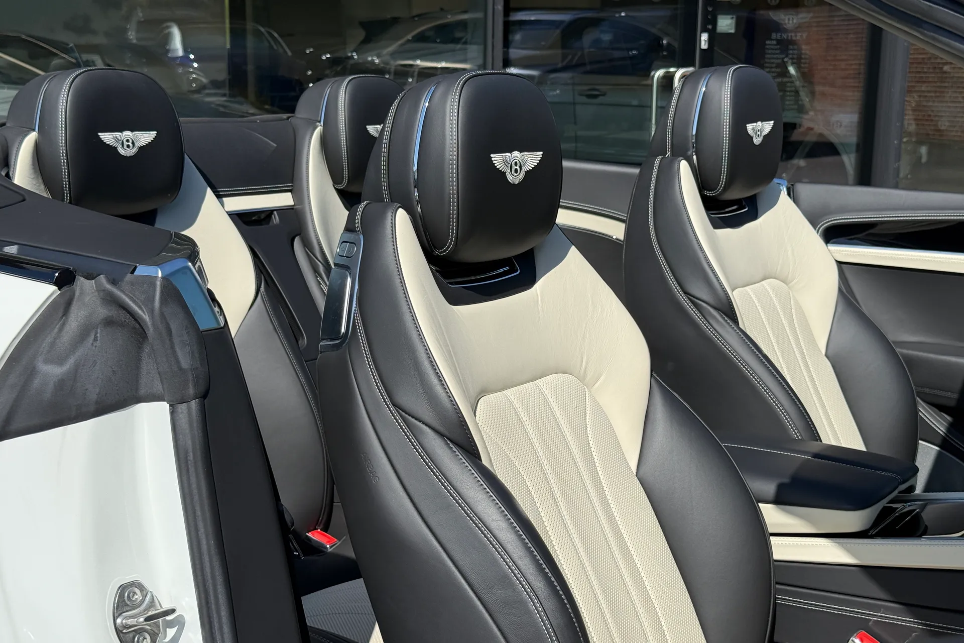 Bentley CONTINENTAL GTC thumbnail image number 11