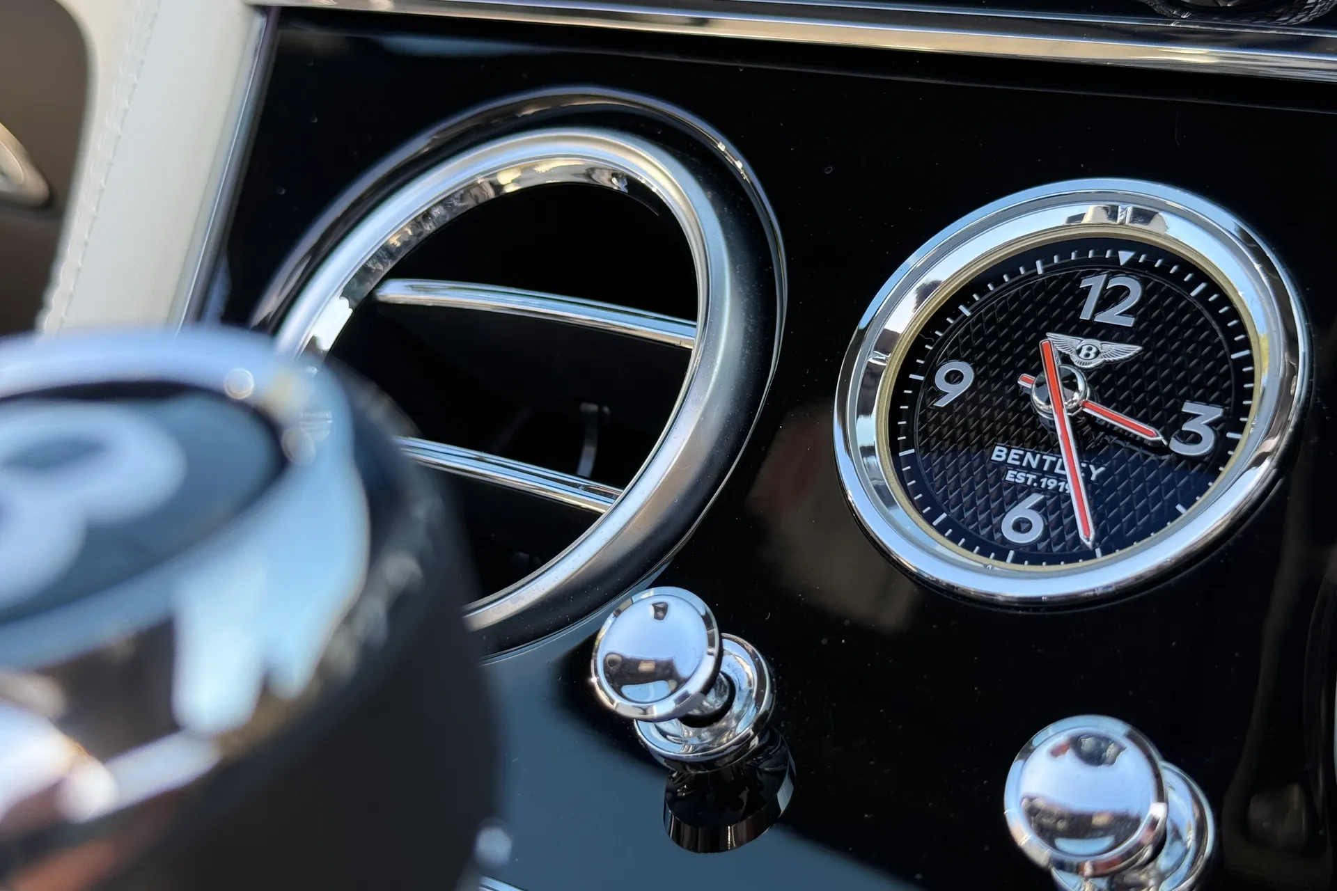 Bentley CONTINENTAL GTC thumbnail image number 25