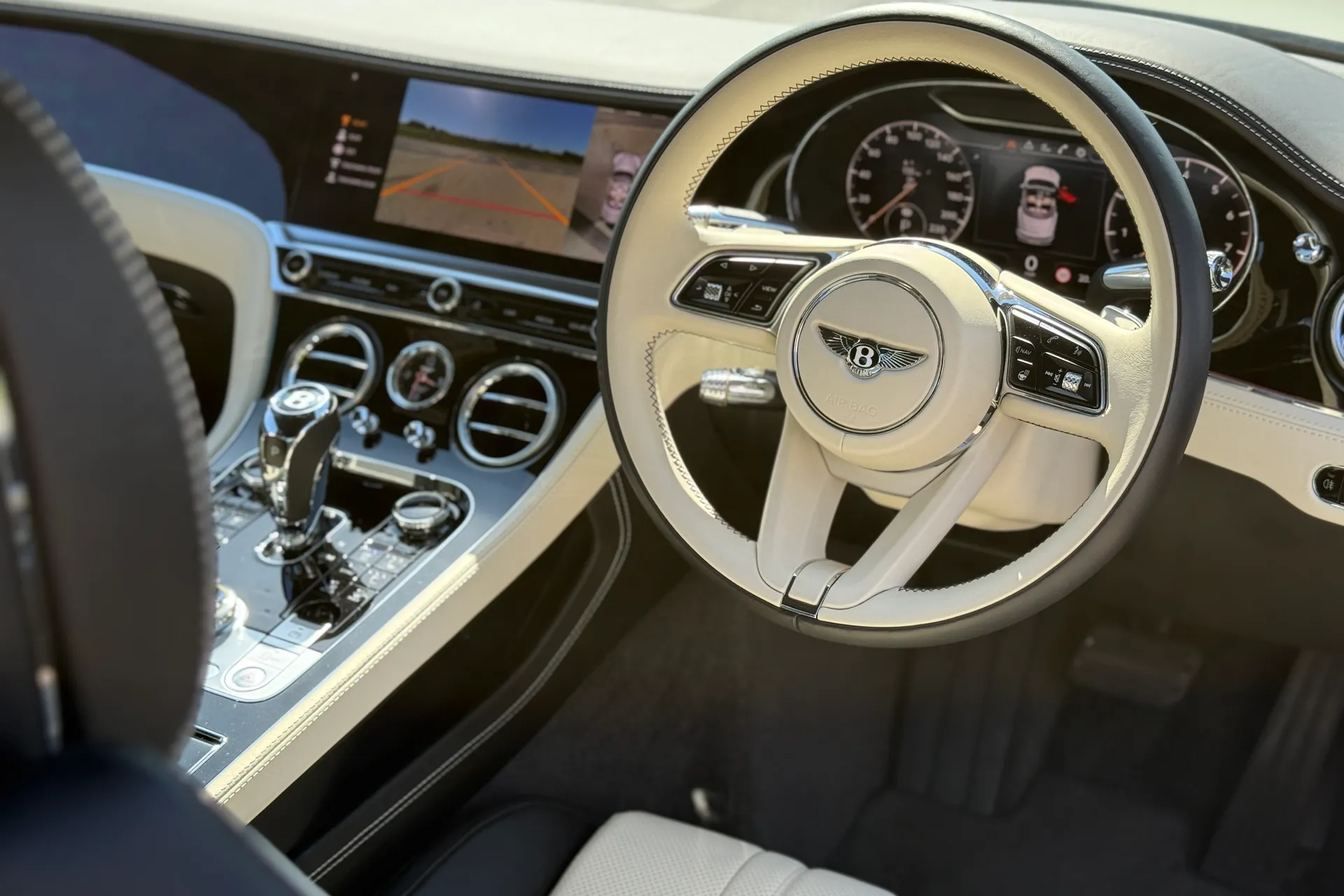 Bentley CONTINENTAL GTC thumbnail image number 35