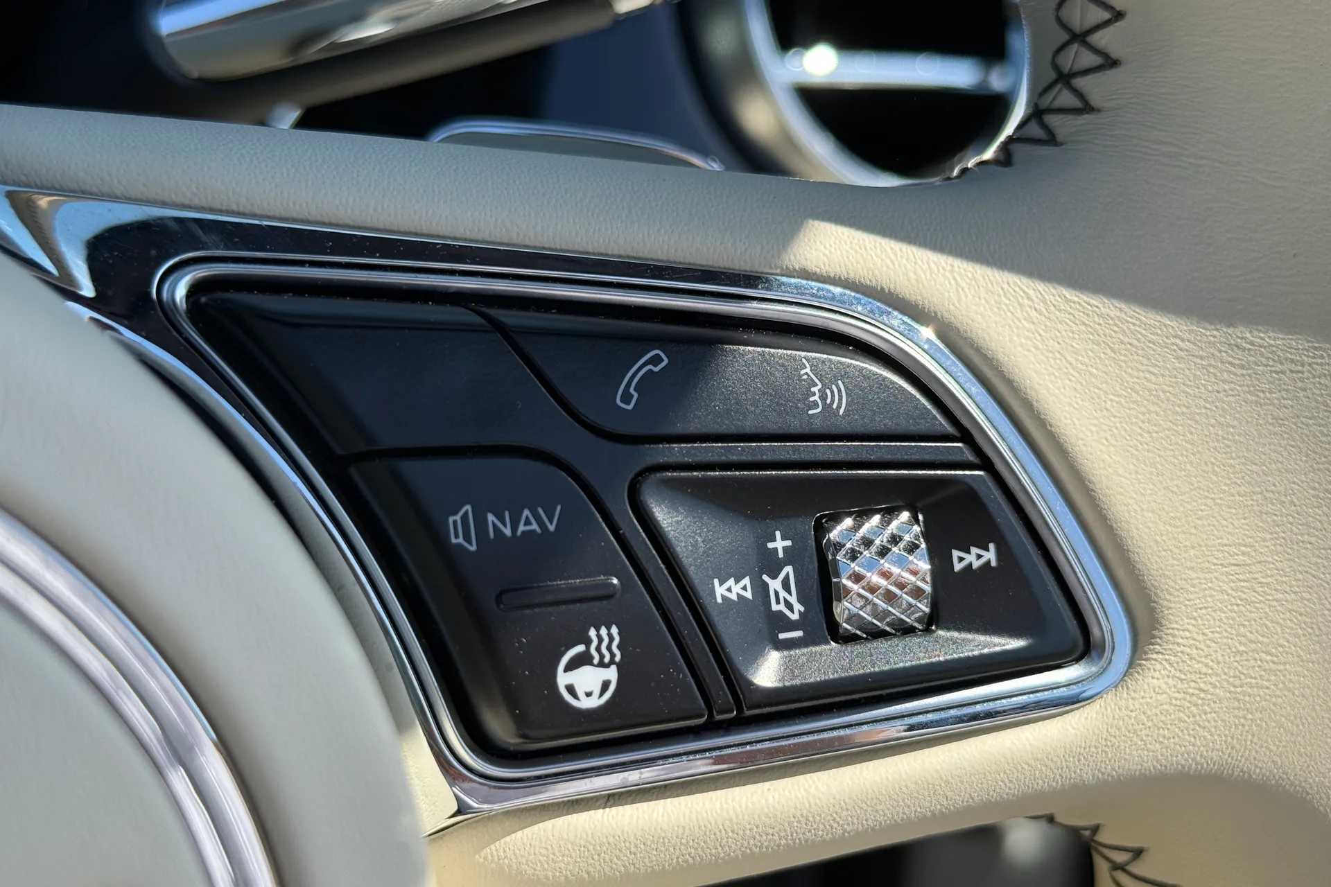 Bentley CONTINENTAL GTC thumbnail image number 22