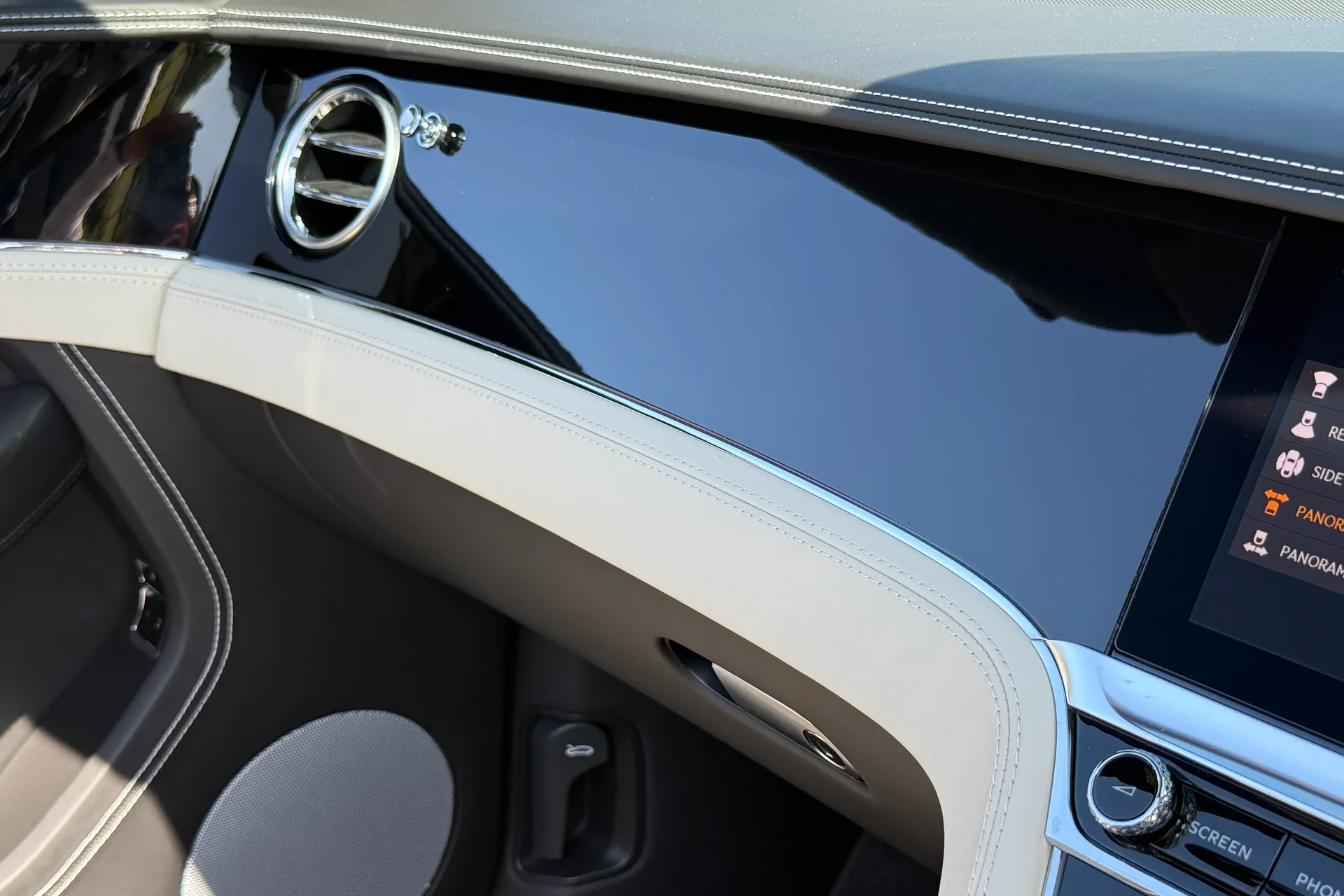 Bentley CONTINENTAL GTC thumbnail image number 28
