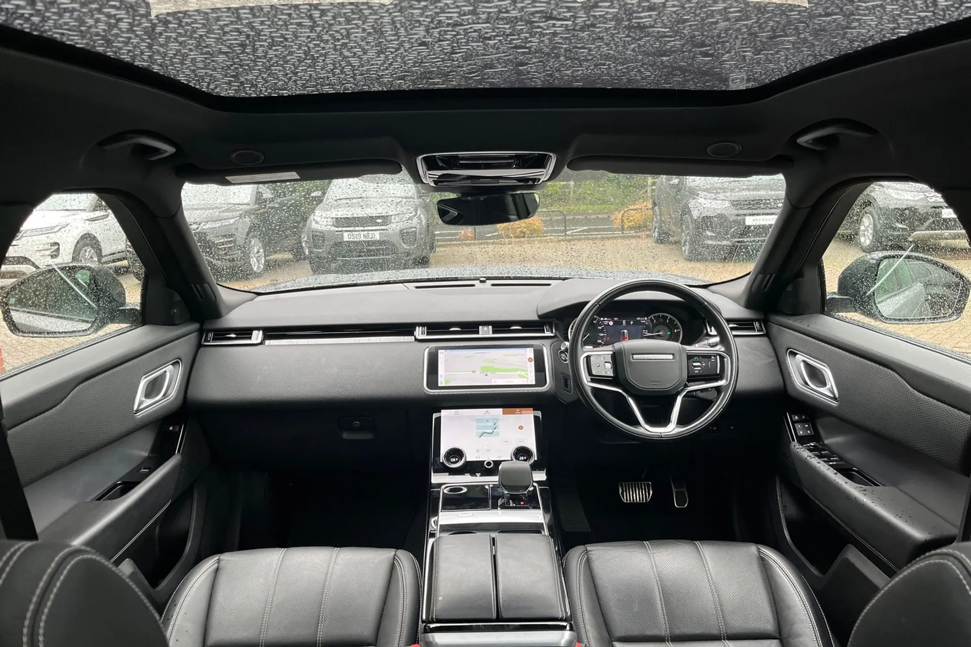 LAND ROVER RANGE ROVER VELAR thumbnail image number 3