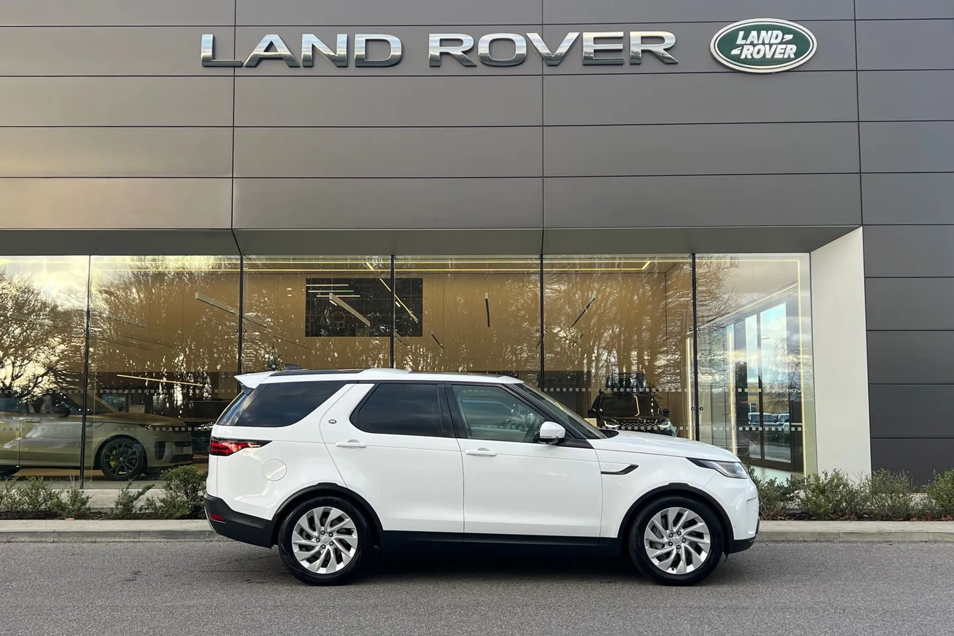 LAND ROVER DISCOVERY thumbnail image number 4