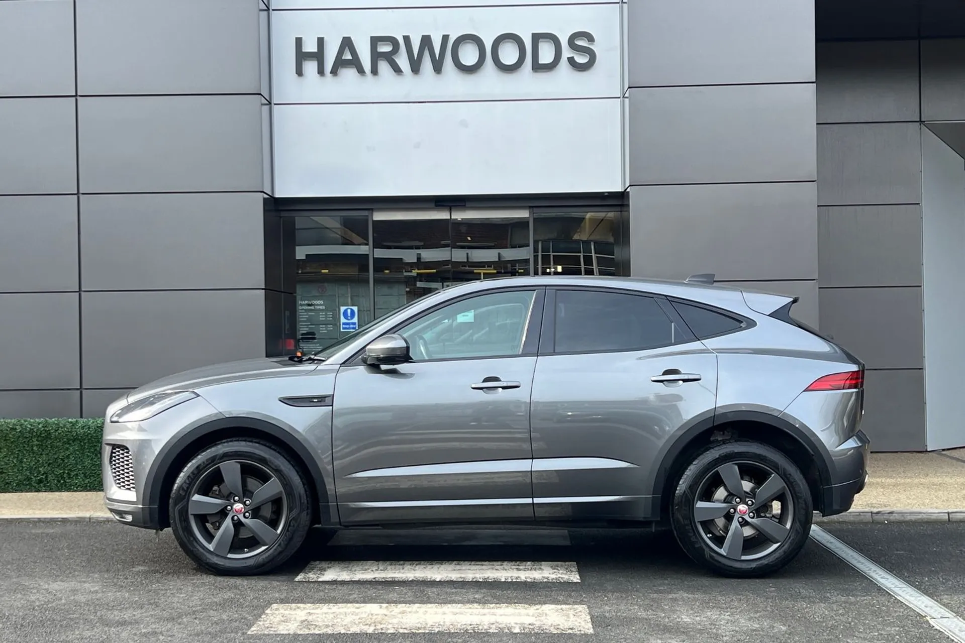 Jaguar E-PACE thumbnail image number 9