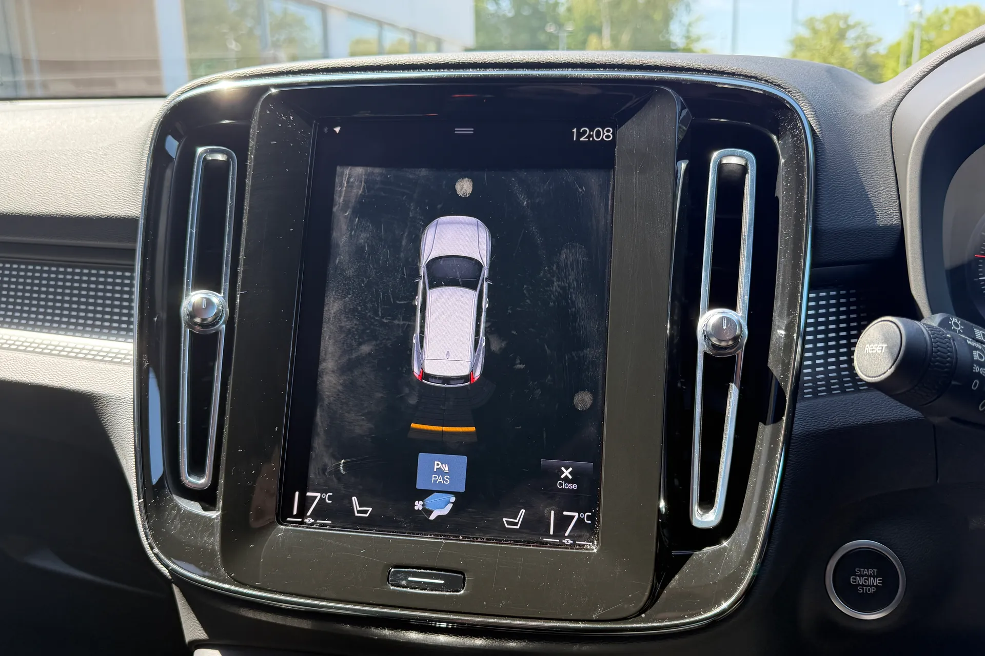 Volvo XC40 thumbnail image number 4