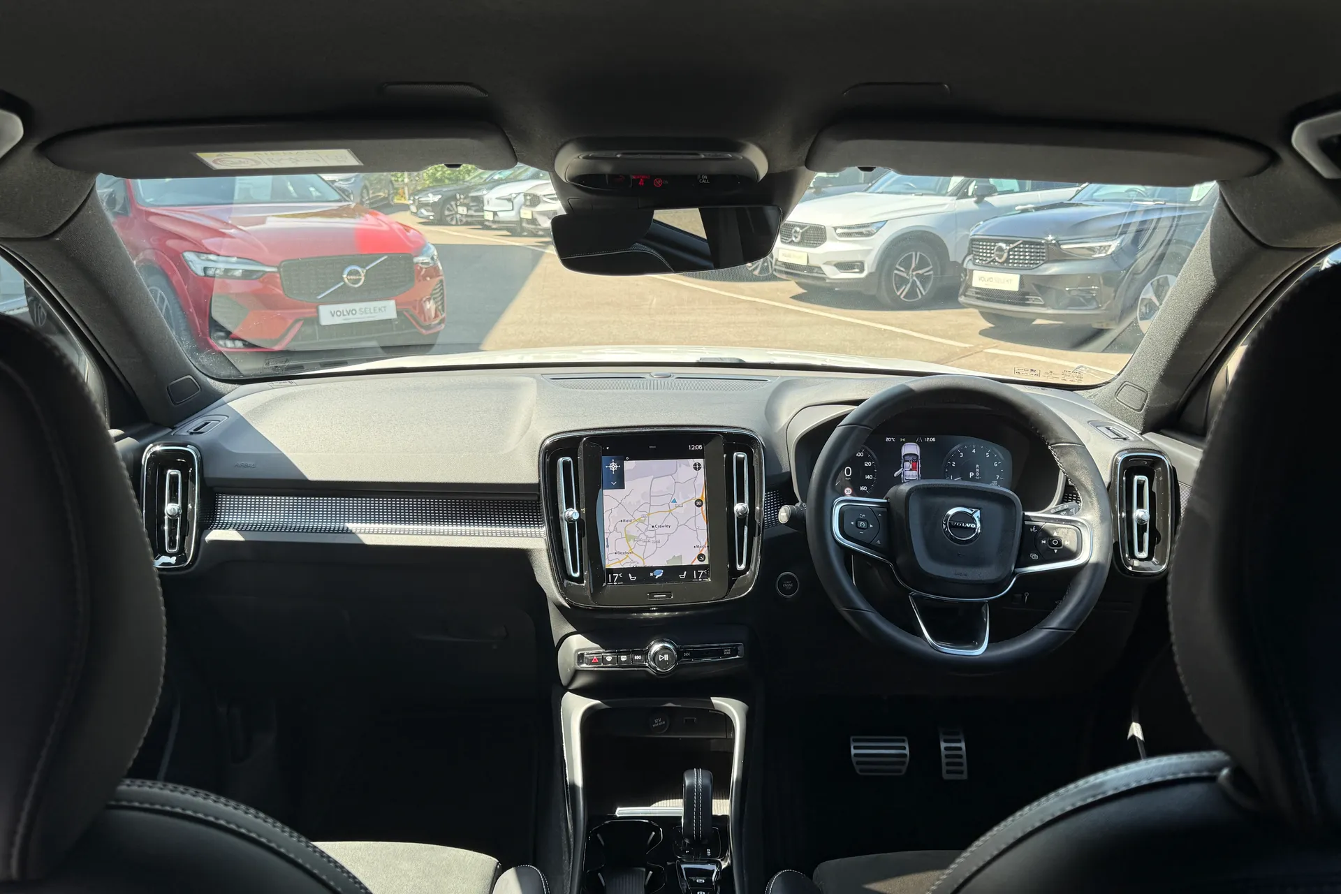 Volvo XC40 thumbnail image number 3
