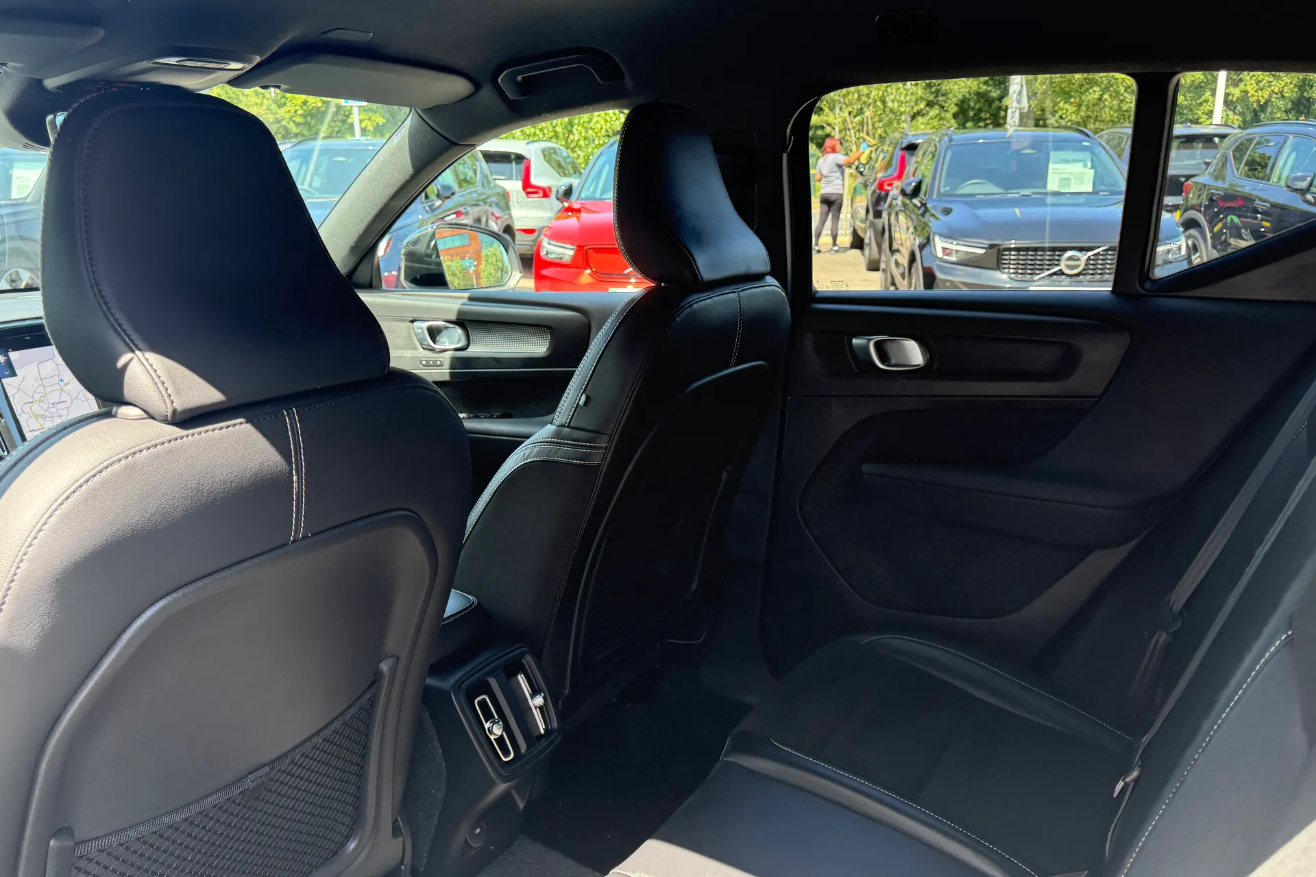 Volvo XC40 thumbnail image number 30