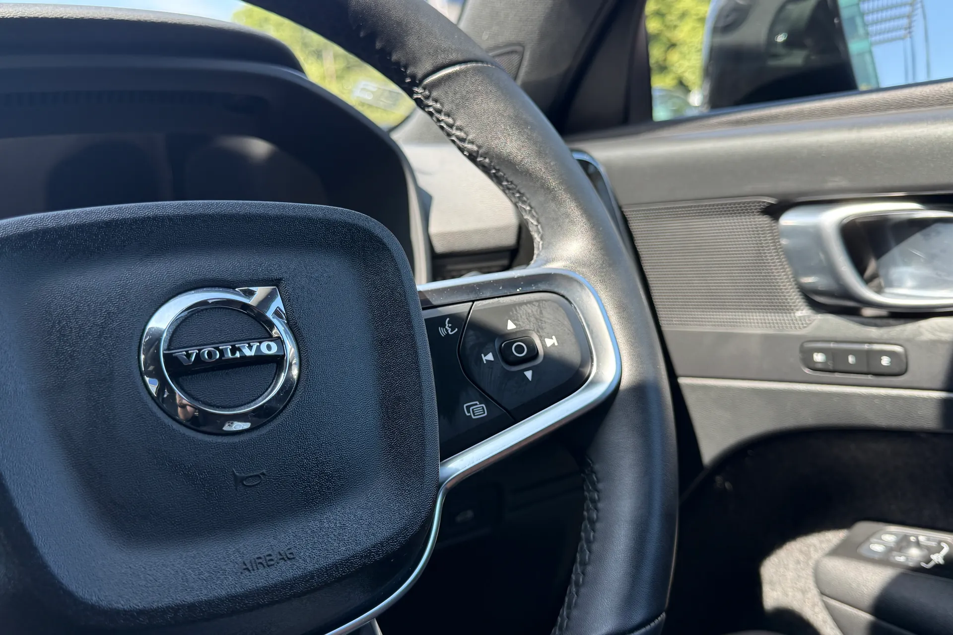 Volvo XC40 thumbnail image number 37