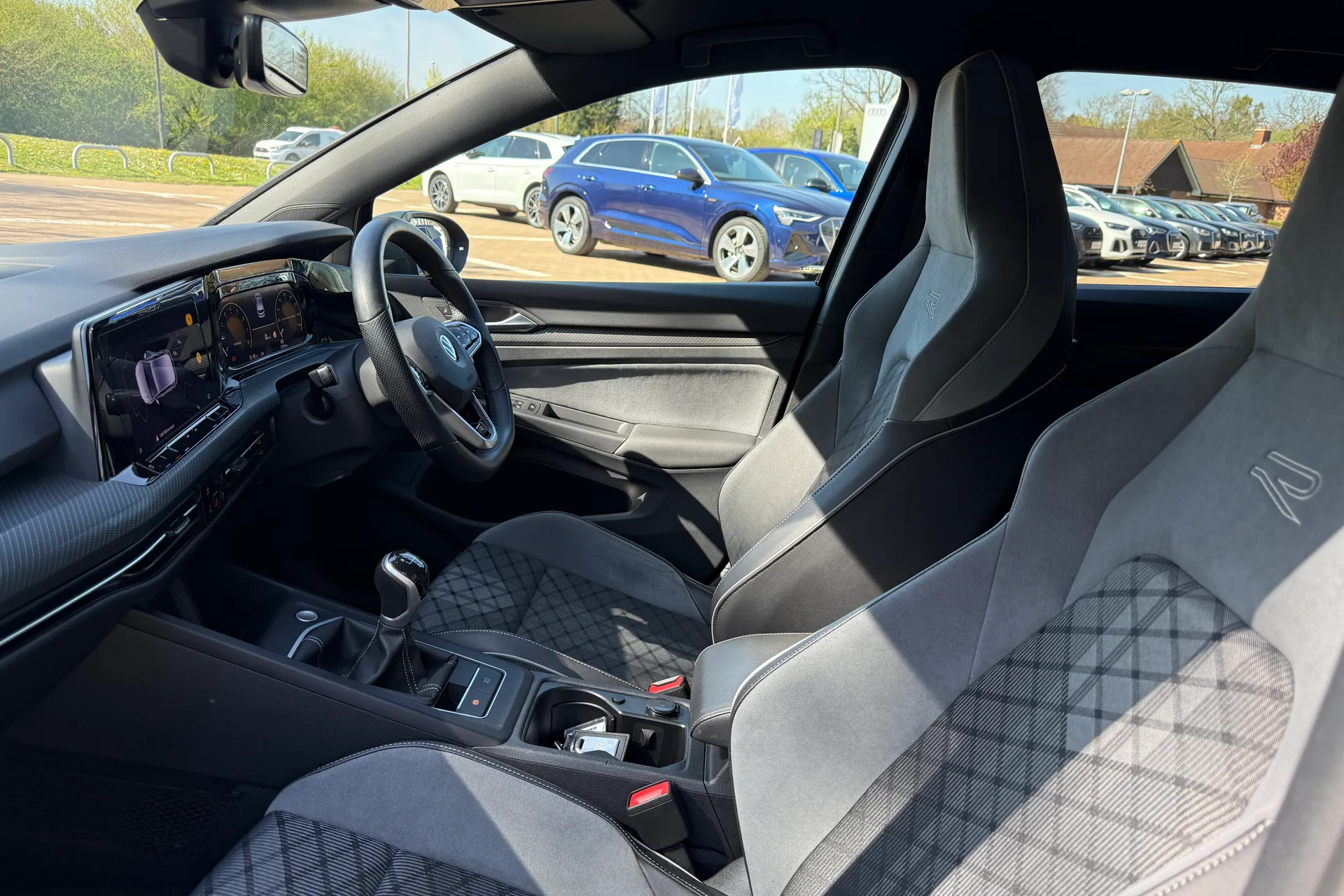 VOLKSWAGEN GOLF thumbnail image number 51