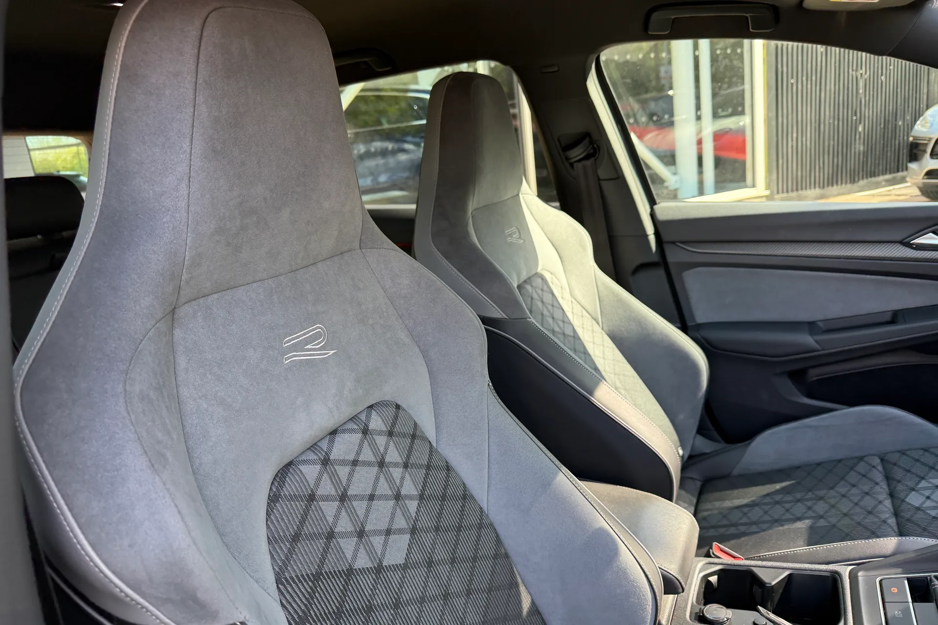 VOLKSWAGEN GOLF thumbnail image number 26