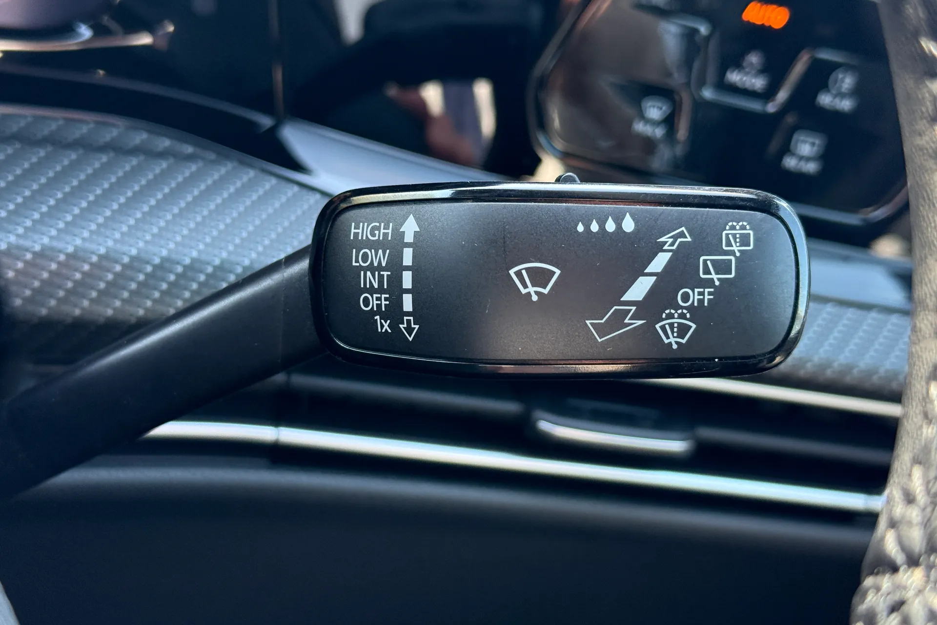 VOLKSWAGEN GOLF thumbnail image number 14