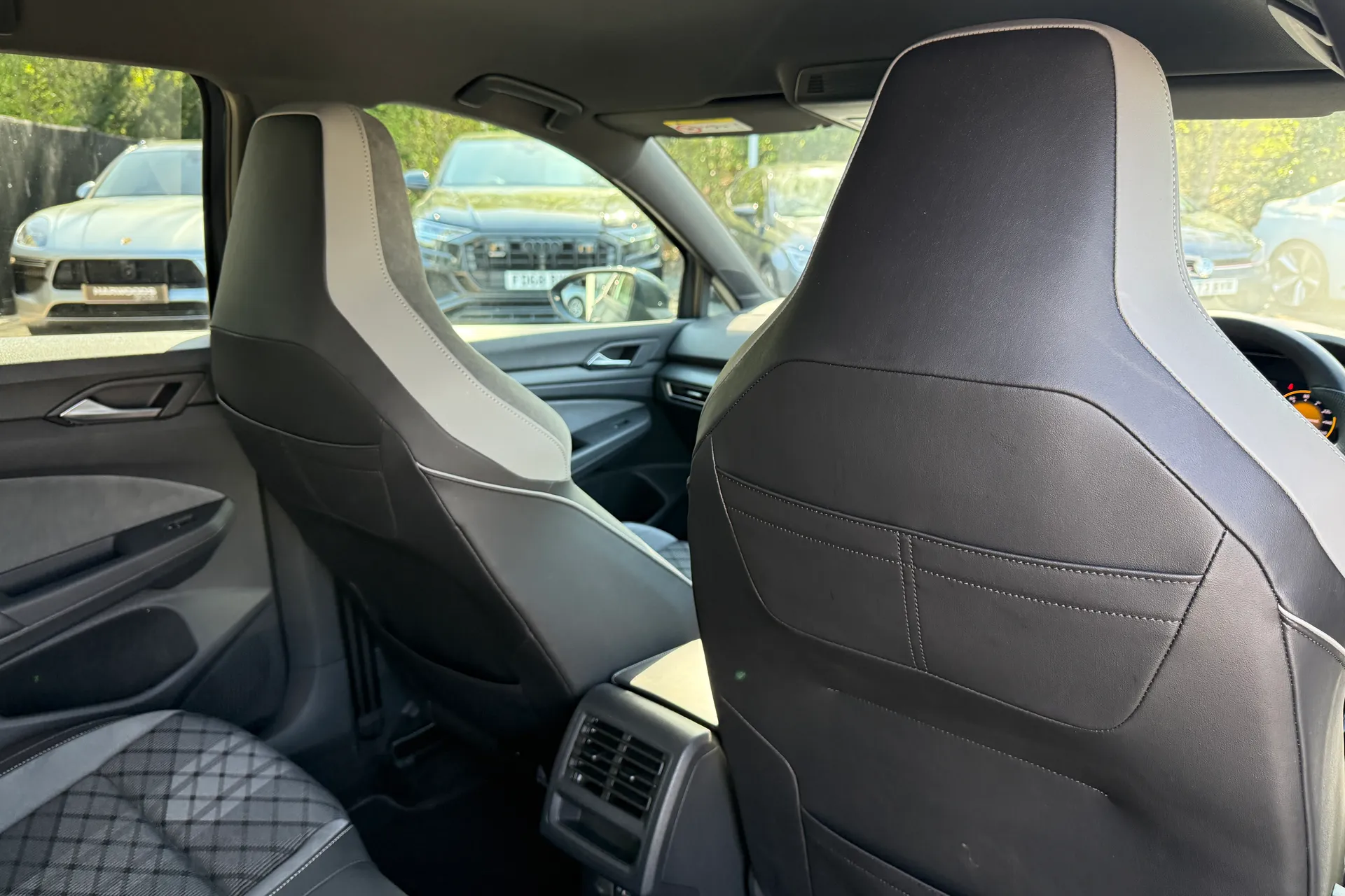 VOLKSWAGEN GOLF thumbnail image number 32