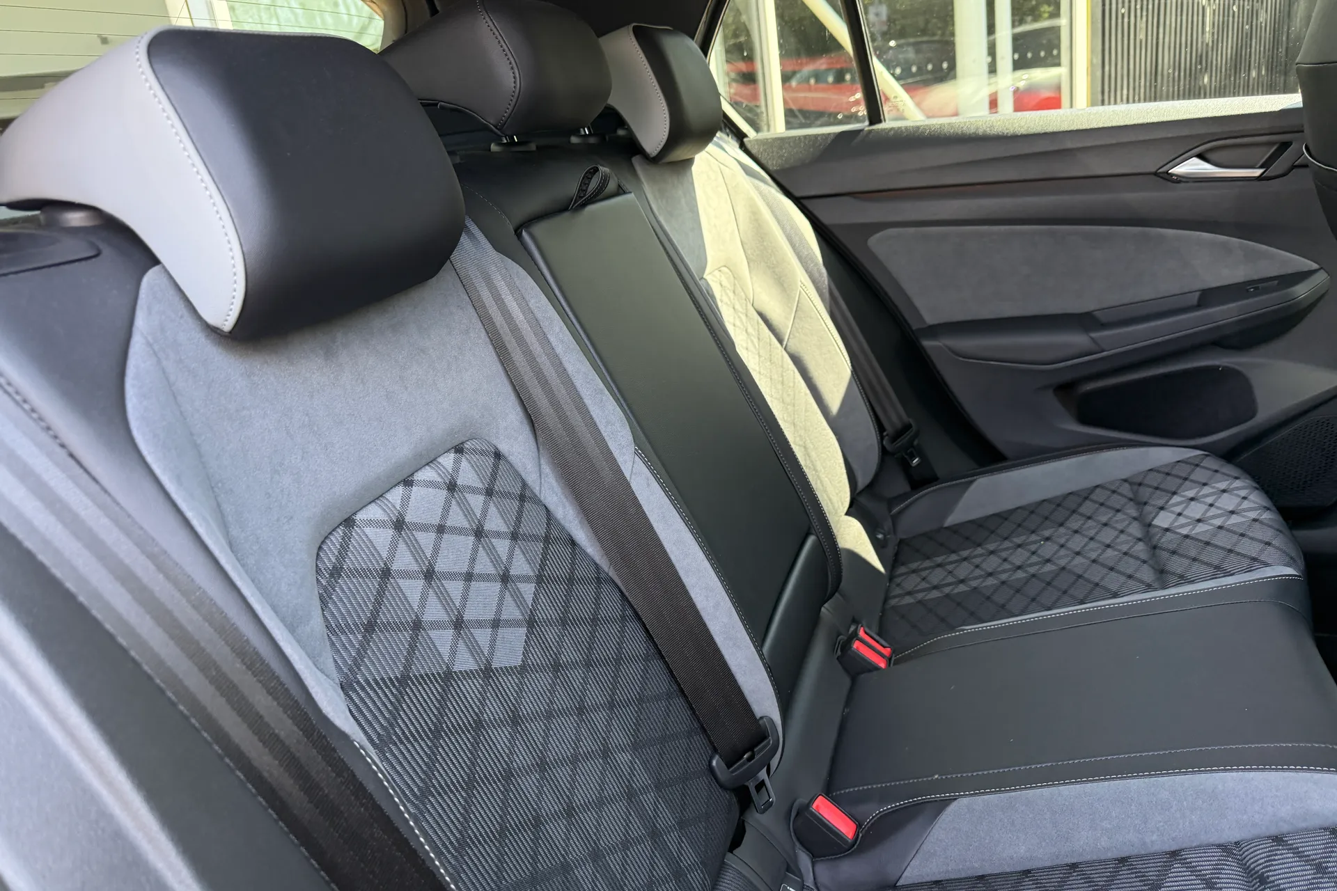 VOLKSWAGEN GOLF thumbnail image number 30