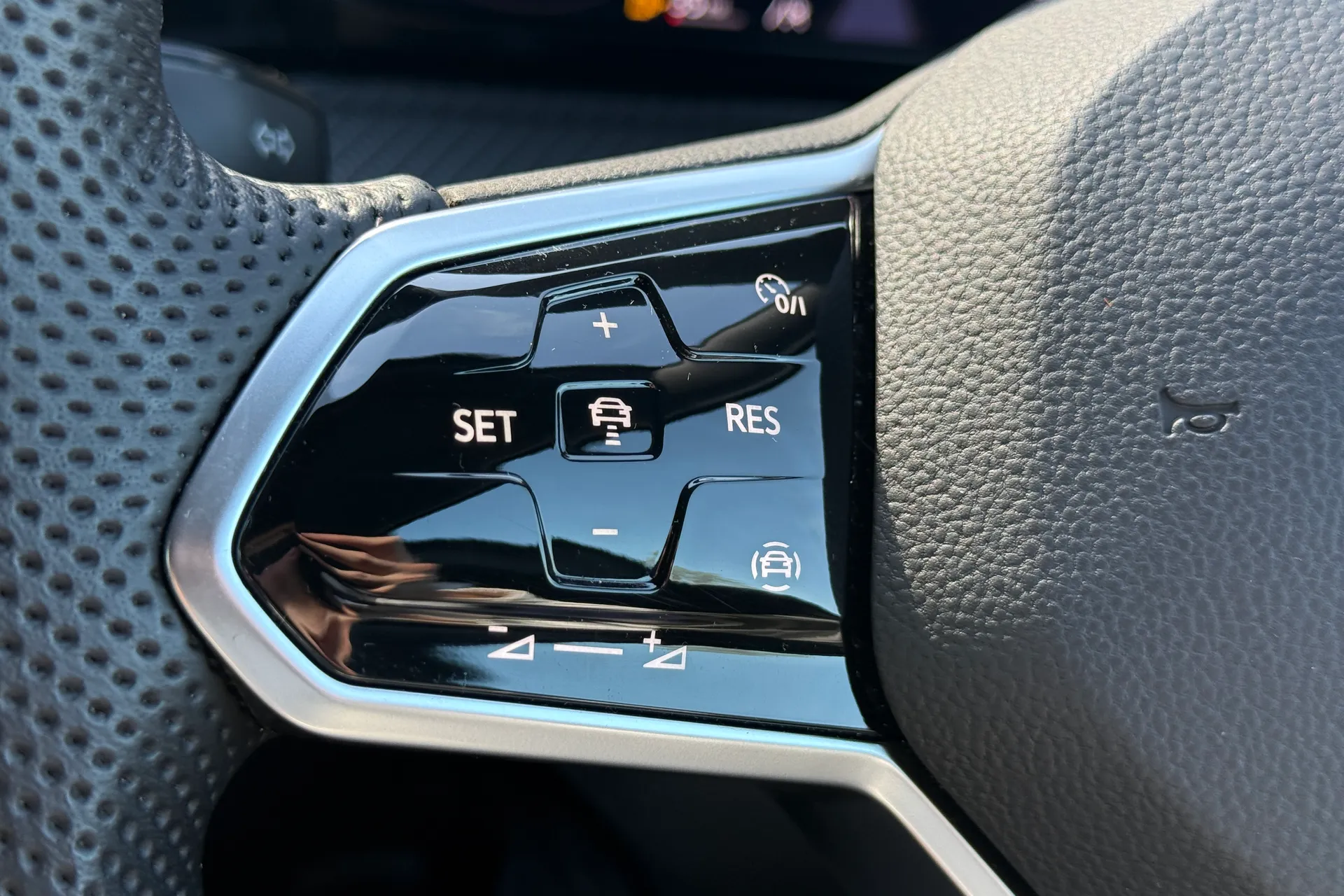 VOLKSWAGEN GOLF thumbnail image number 16