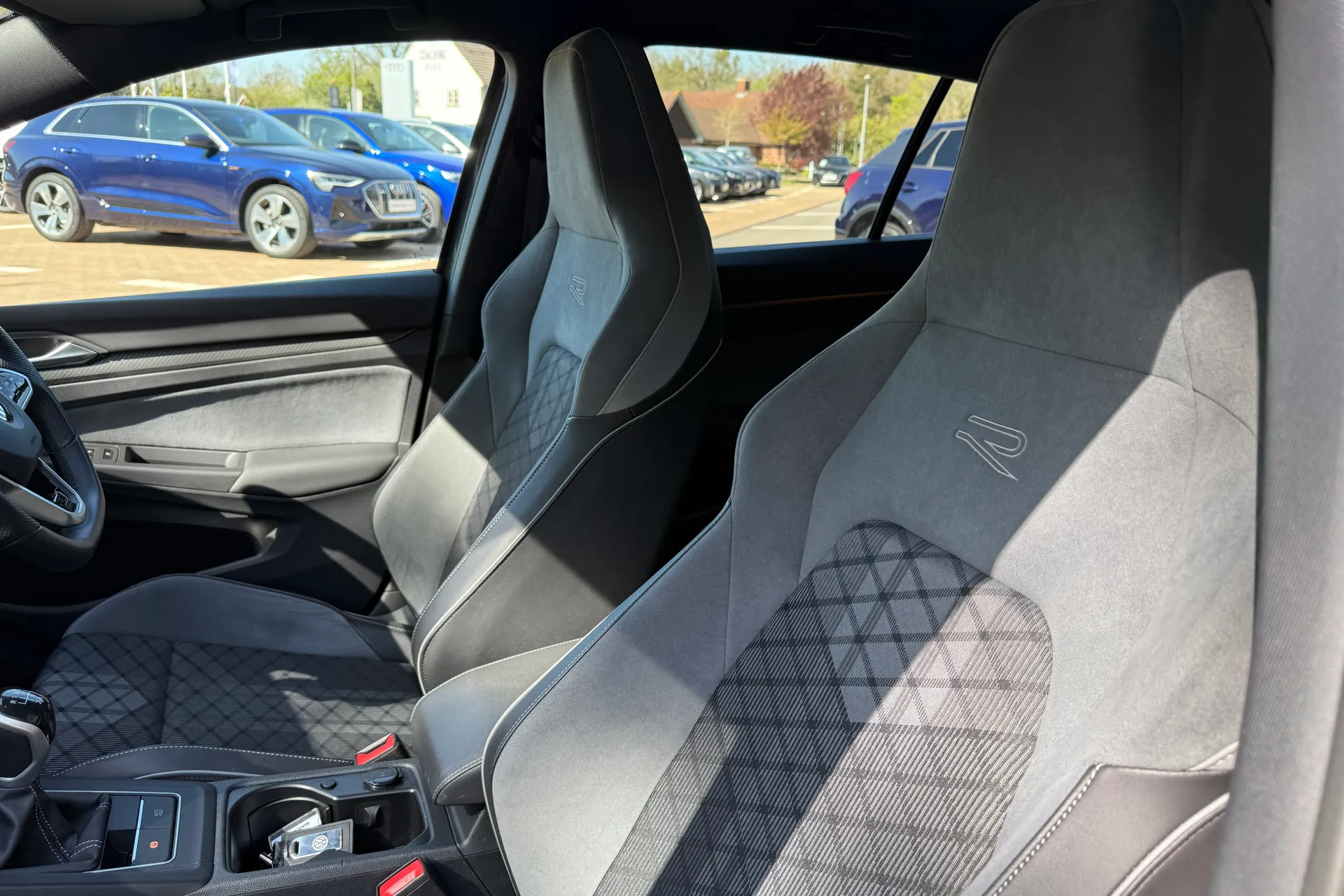 VOLKSWAGEN GOLF thumbnail image number 50