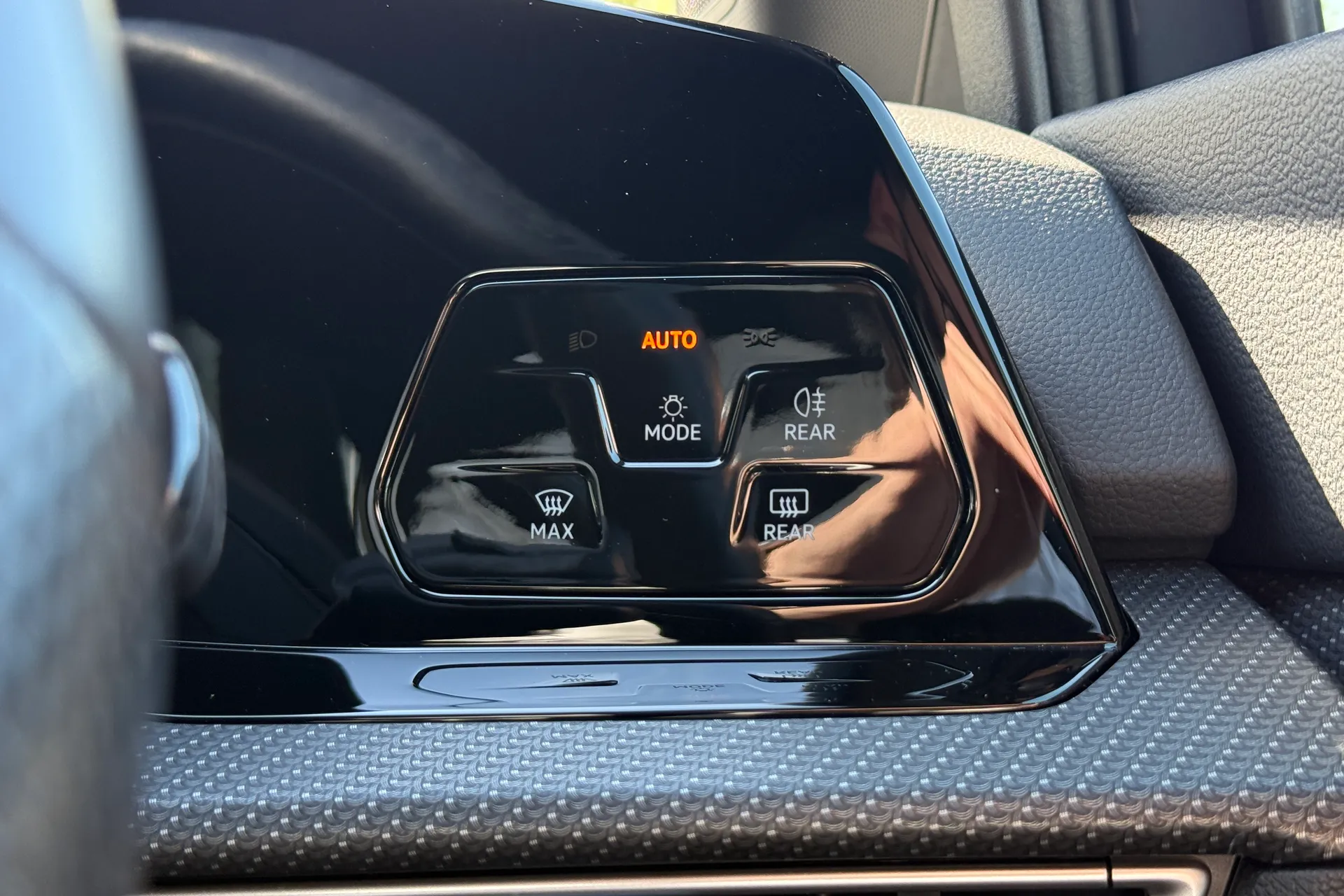 VOLKSWAGEN GOLF thumbnail image number 15