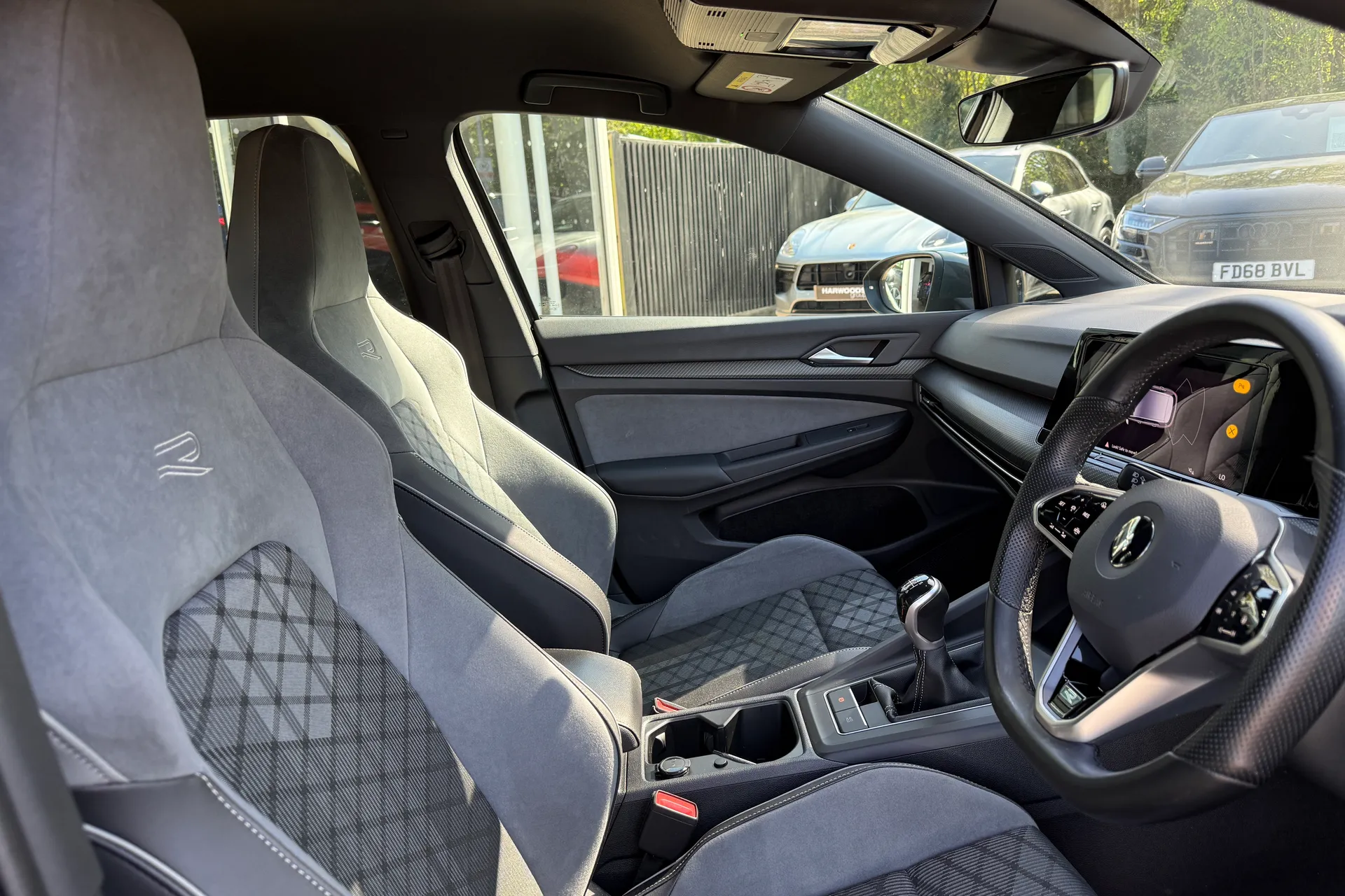 VOLKSWAGEN GOLF thumbnail image number 27