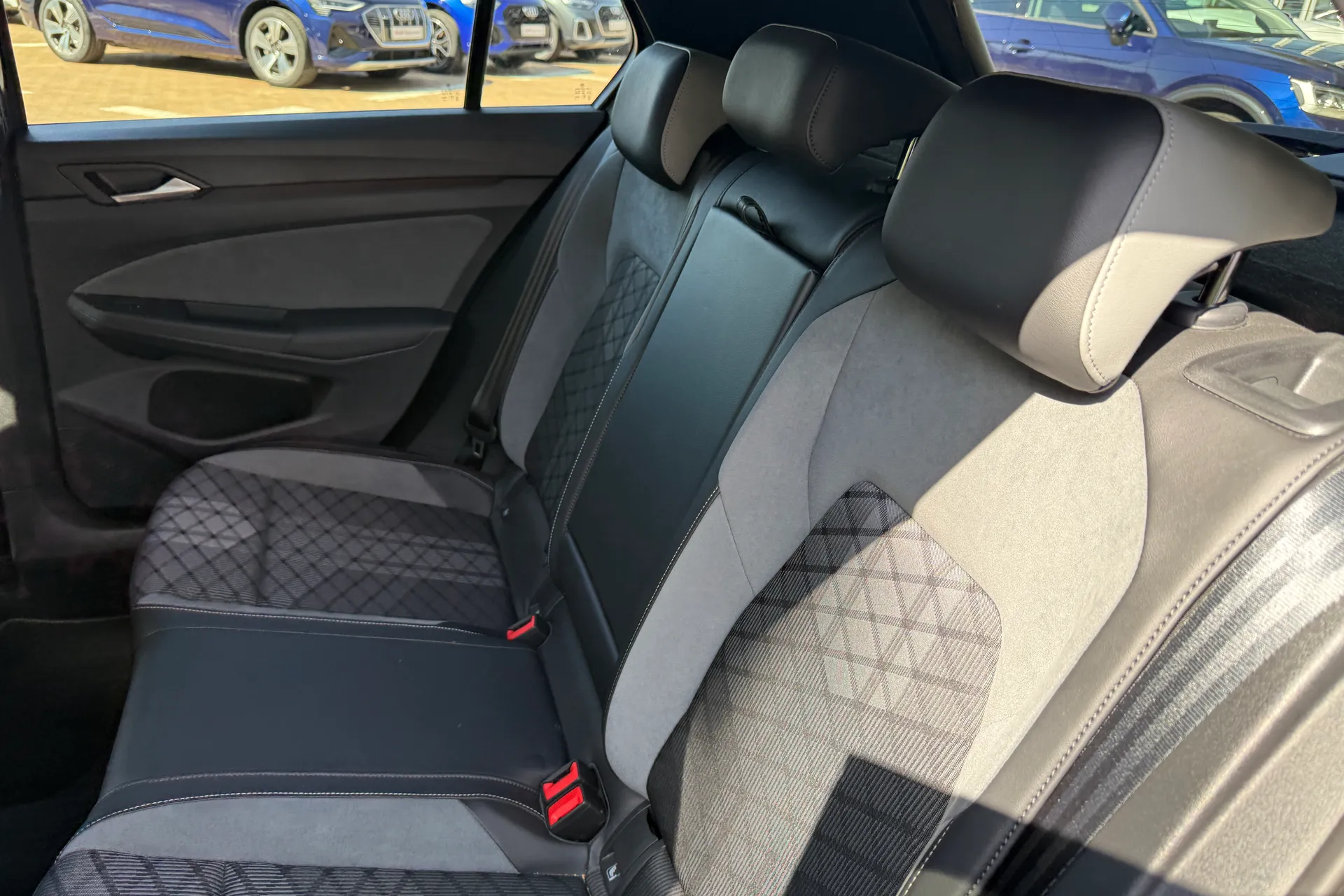 VOLKSWAGEN GOLF thumbnail image number 47