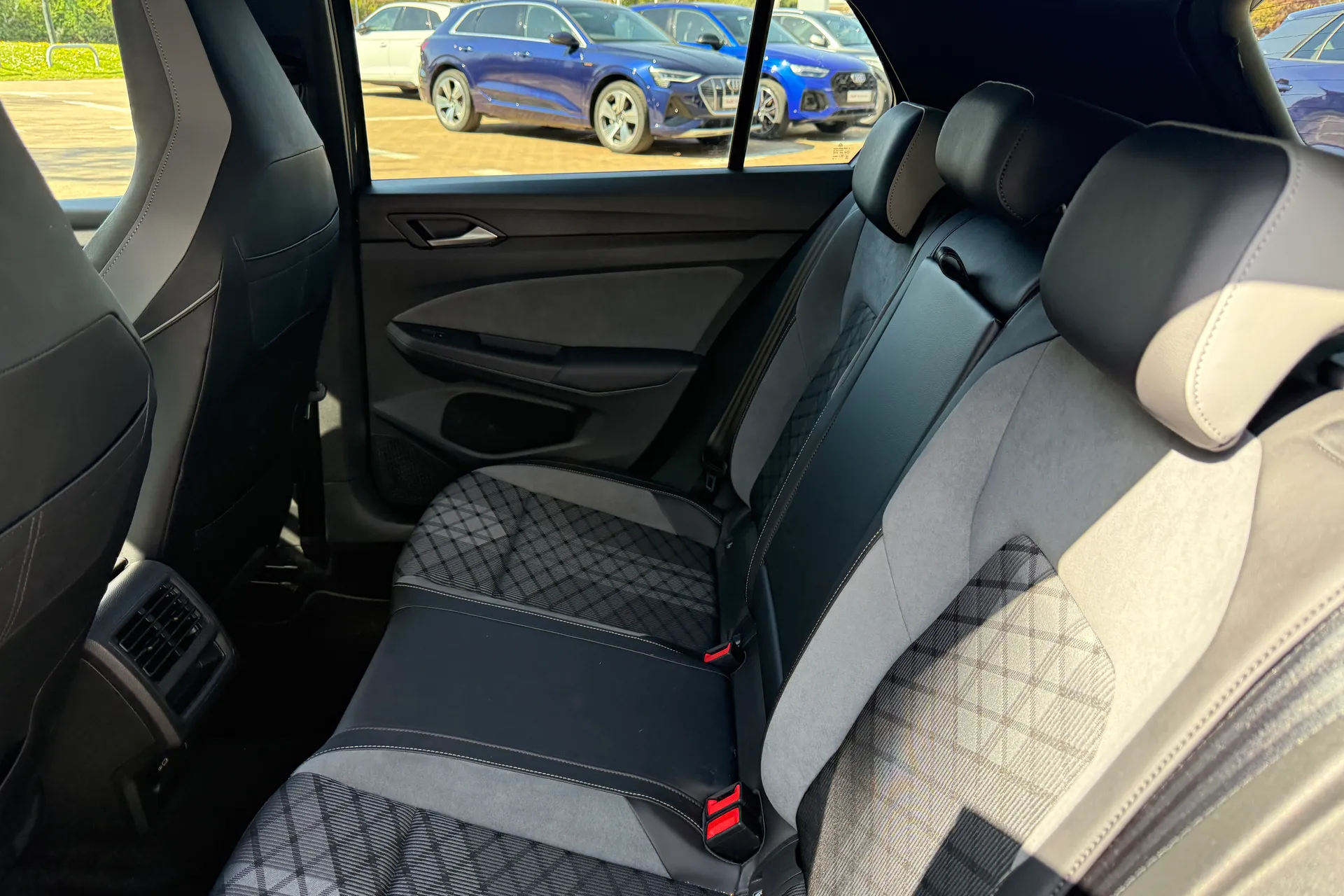 VOLKSWAGEN GOLF thumbnail image number 48