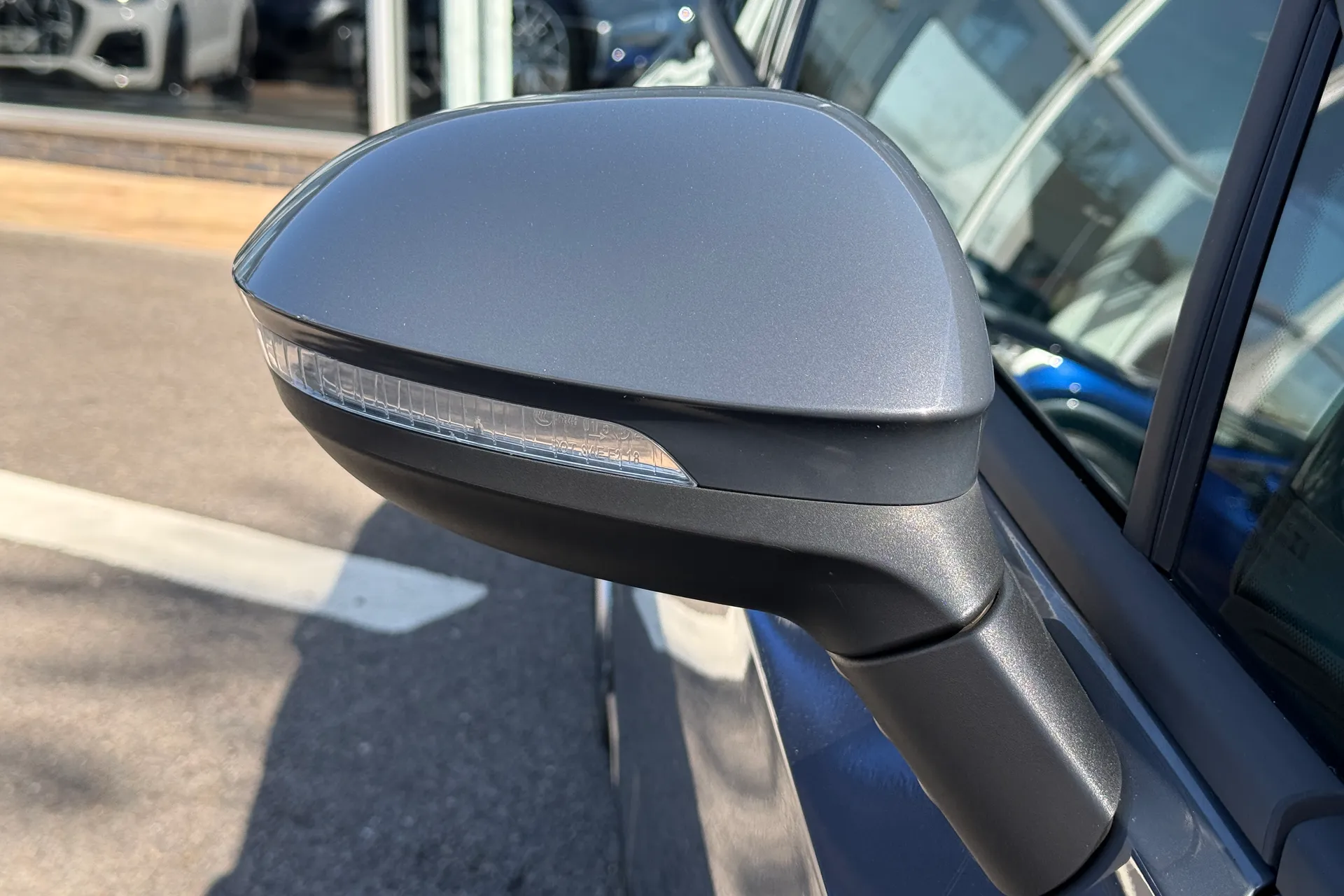 VOLKSWAGEN GOLF thumbnail image number 9