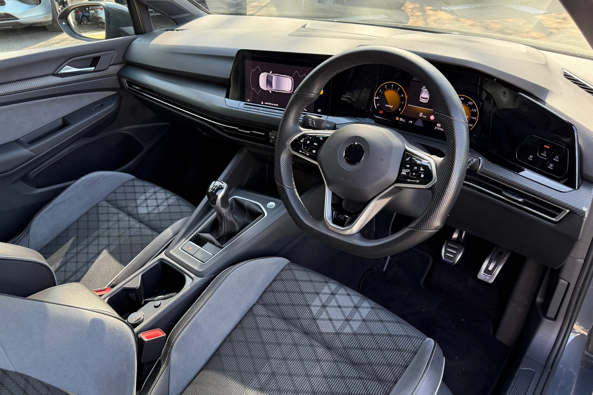 VOLKSWAGEN GOLF thumbnail image number 25