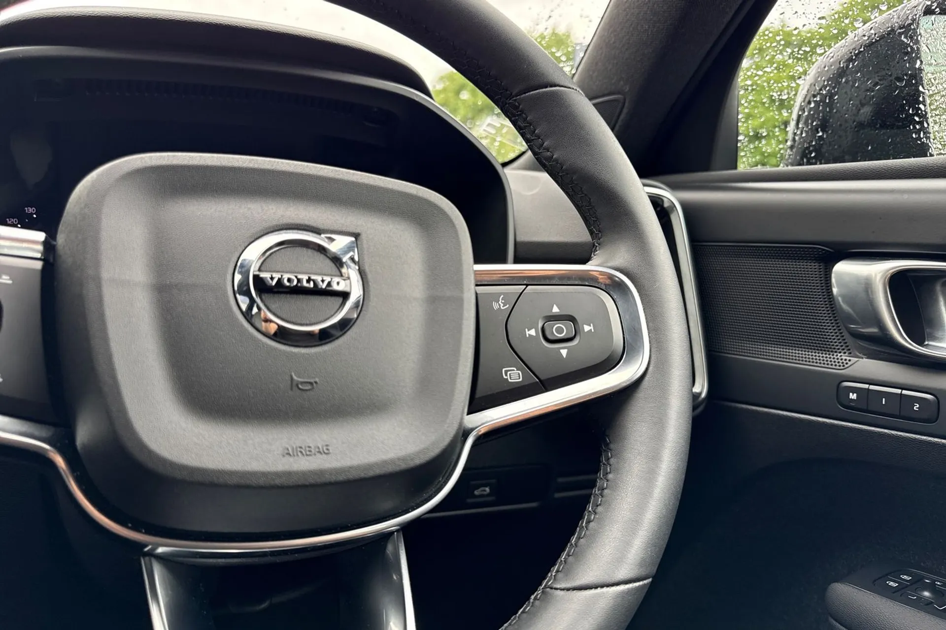 Volvo XC40 thumbnail image number 37