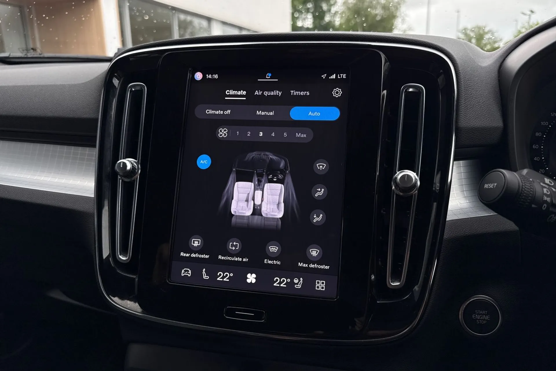 Volvo XC40 thumbnail image number 38