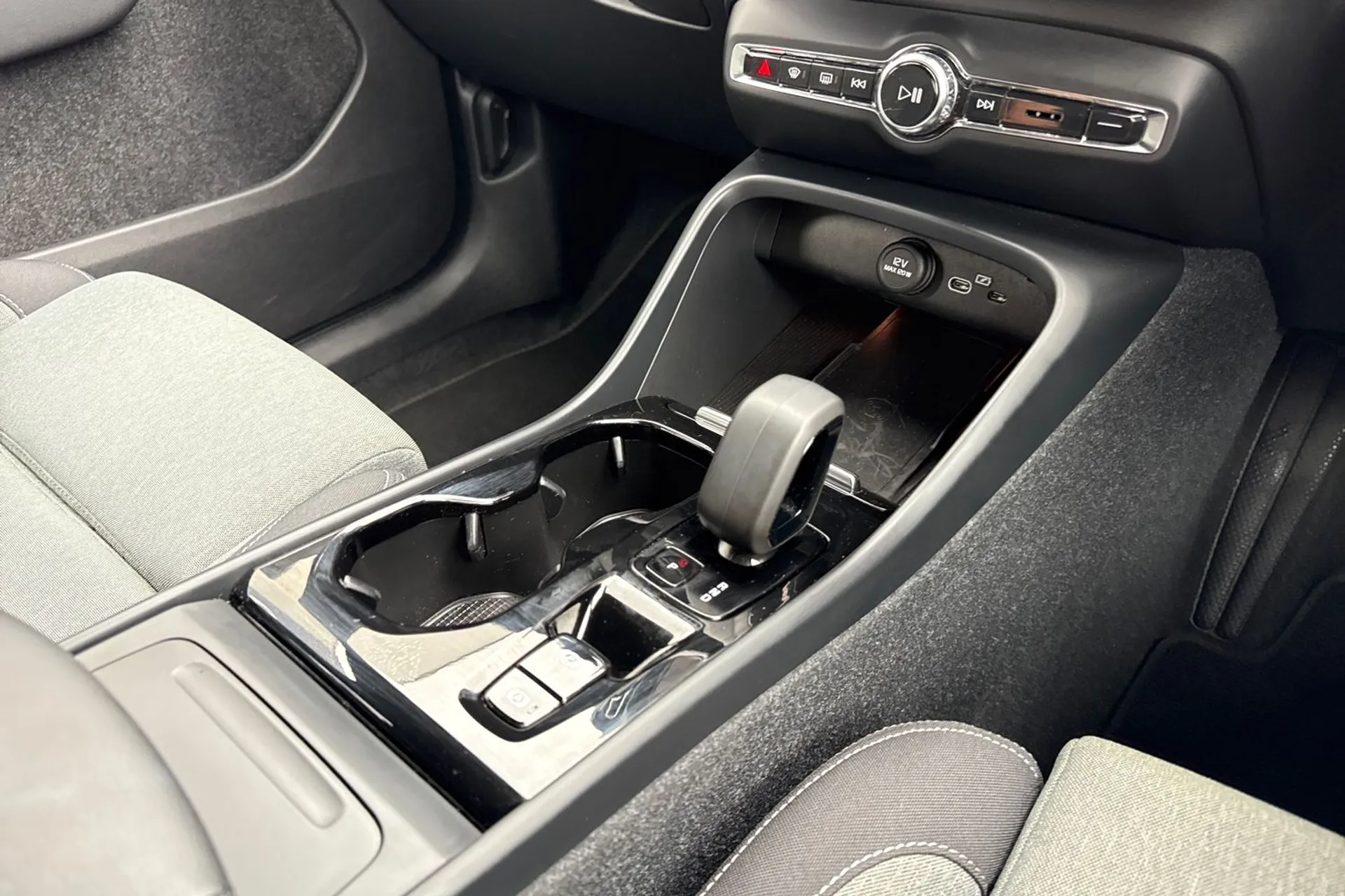 Volvo XC40 thumbnail image number 40