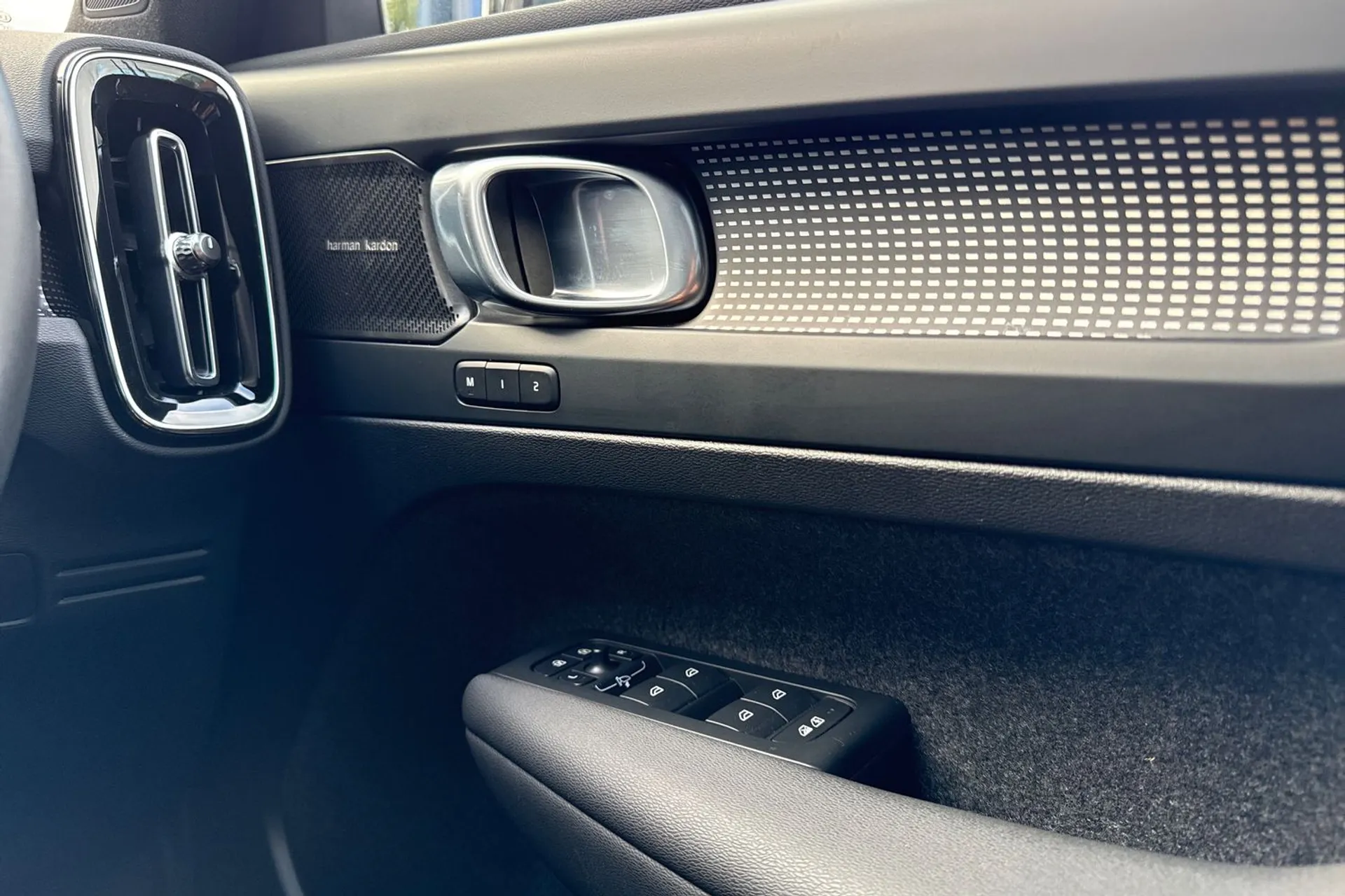 Volvo XC40 thumbnail image number 43