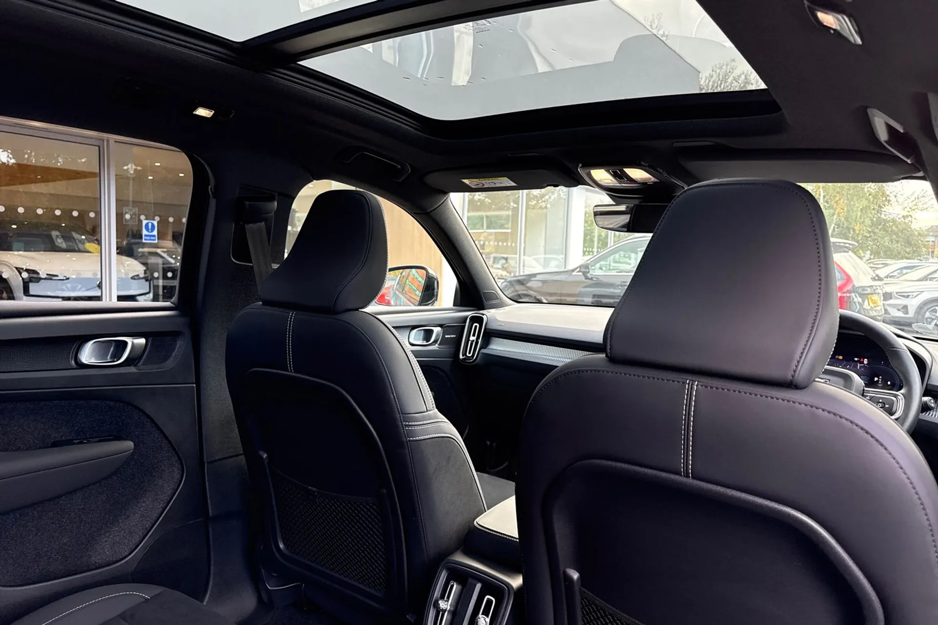 Volvo XC40 thumbnail image number 24