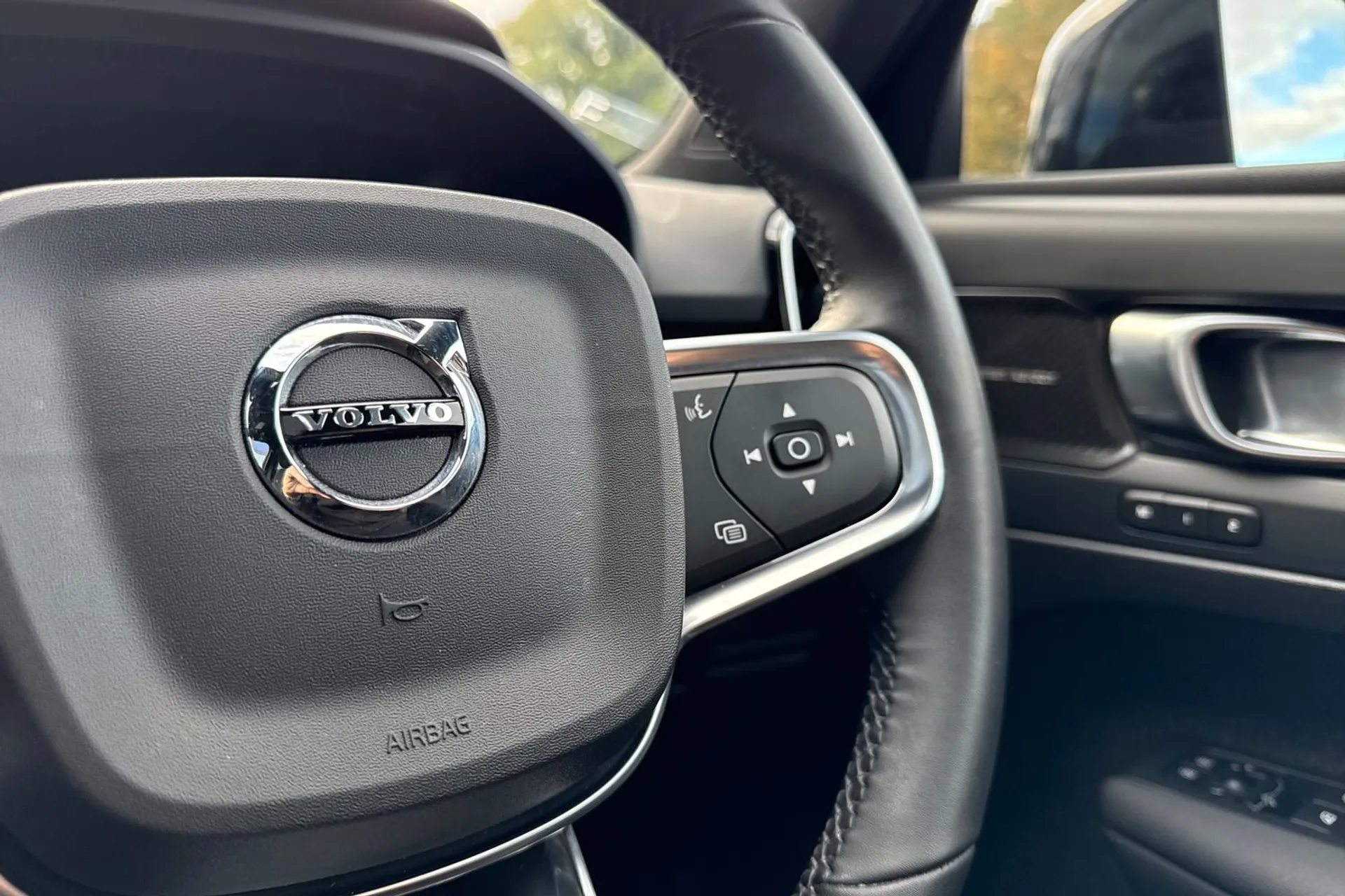 Volvo XC40 thumbnail image number 38