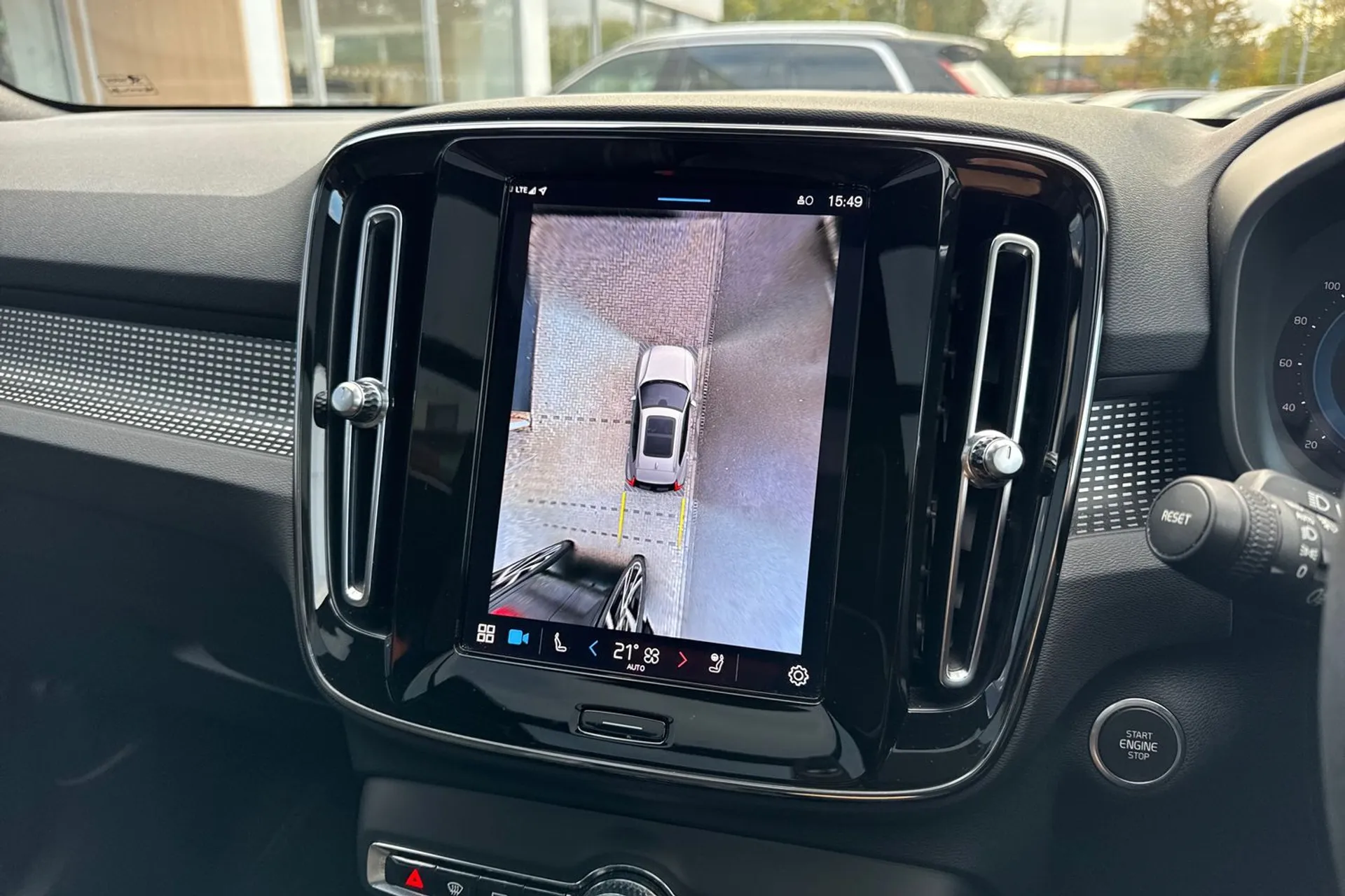 Volvo XC40 thumbnail image number 4