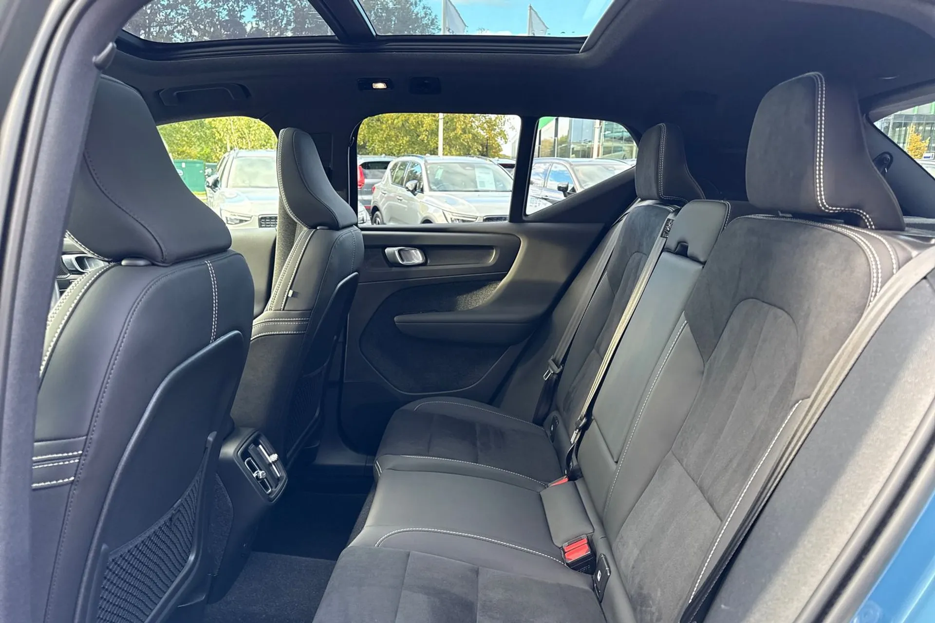 Volvo XC40 thumbnail image number 30