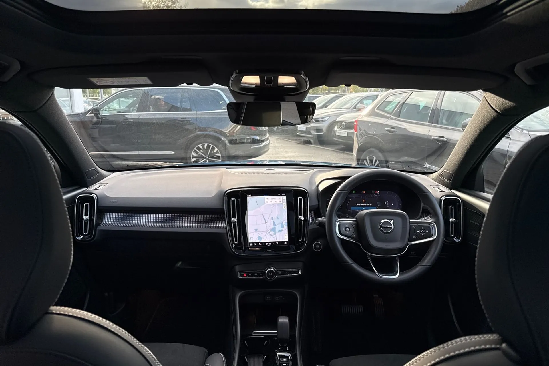 Volvo XC40 thumbnail image number 3