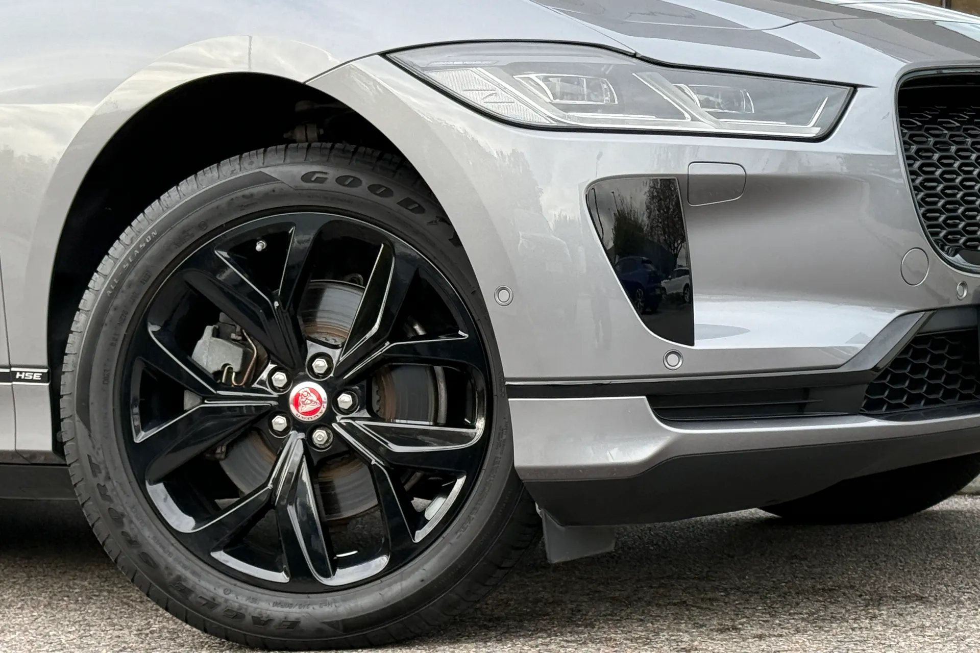 Jaguar I-PACE thumbnail image number 10