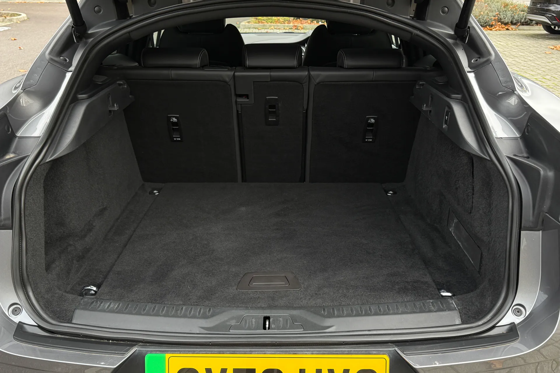 Jaguar I-PACE thumbnail image number 30