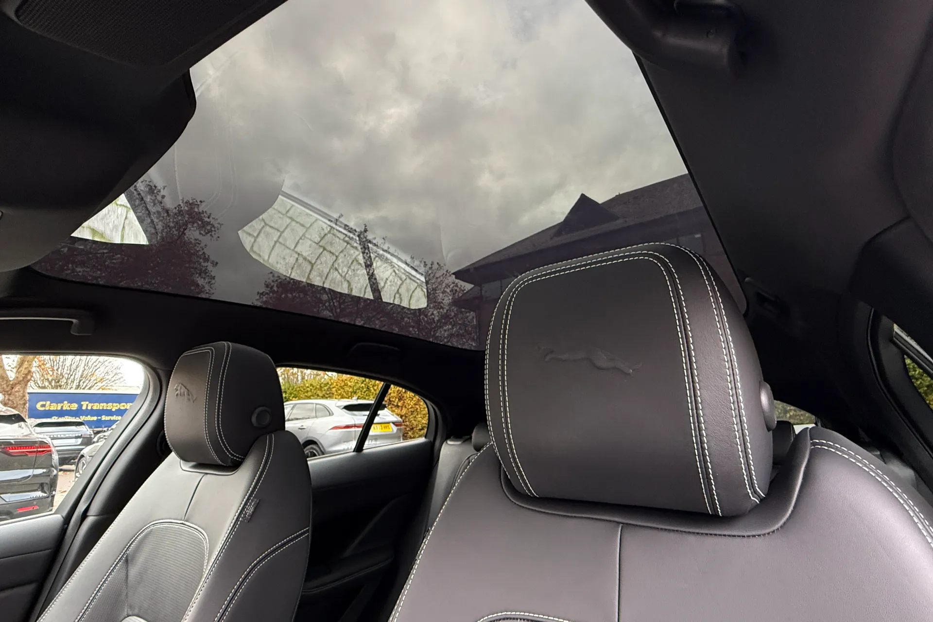 Jaguar I-PACE thumbnail image number 4