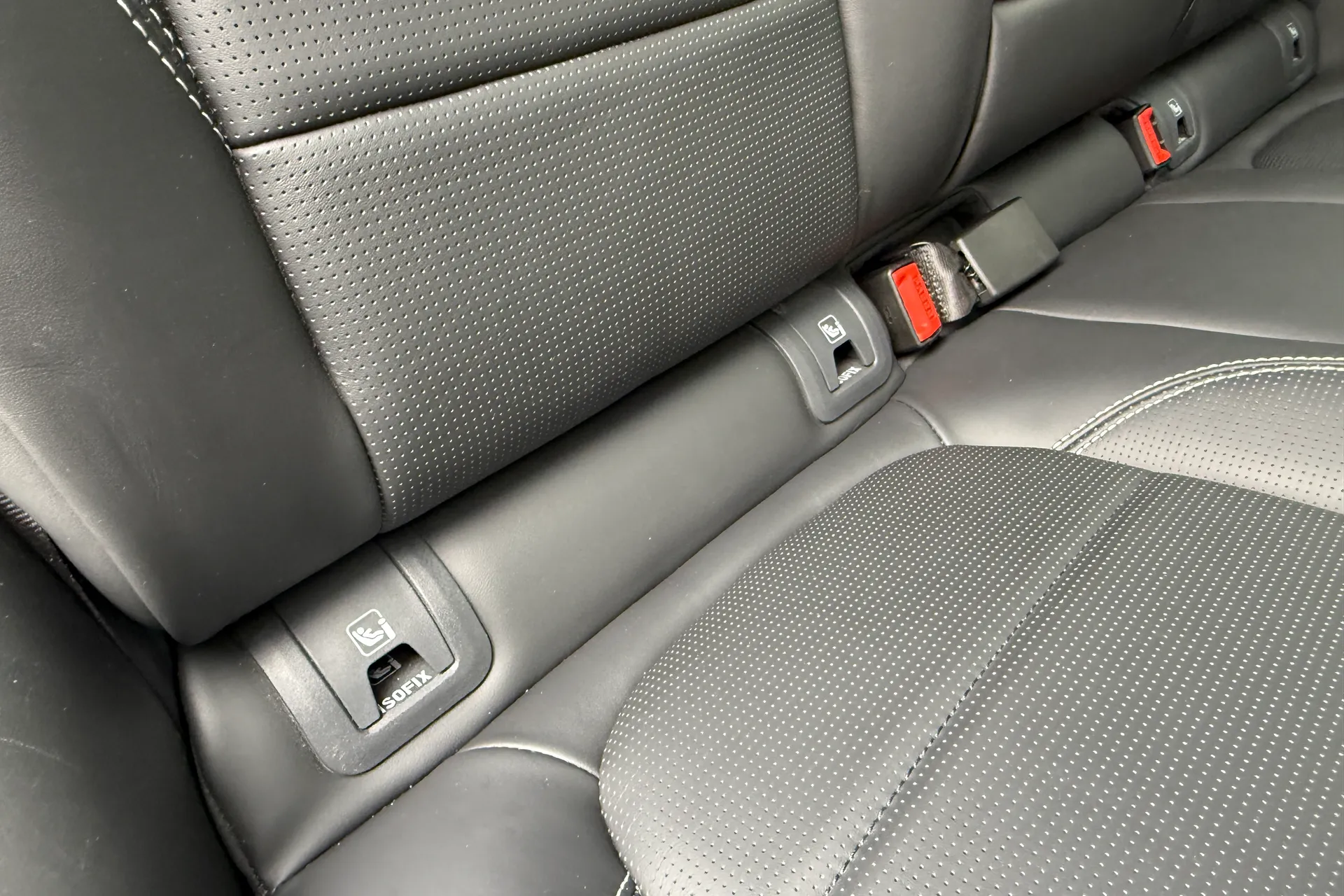 Jaguar I-PACE thumbnail image number 35