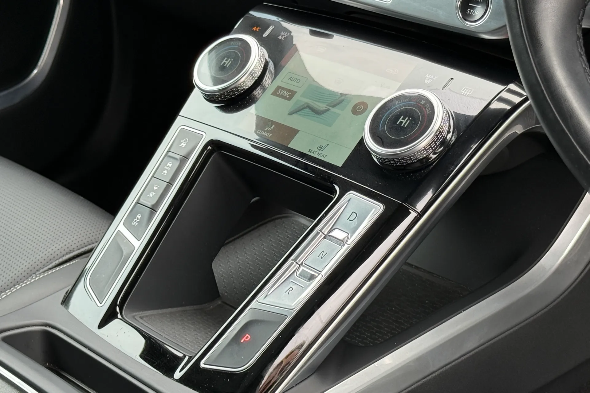 Jaguar I-PACE thumbnail image number 26