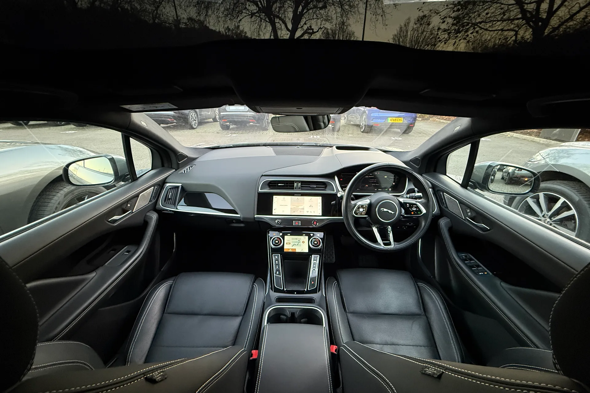 Jaguar I-PACE thumbnail image number 3