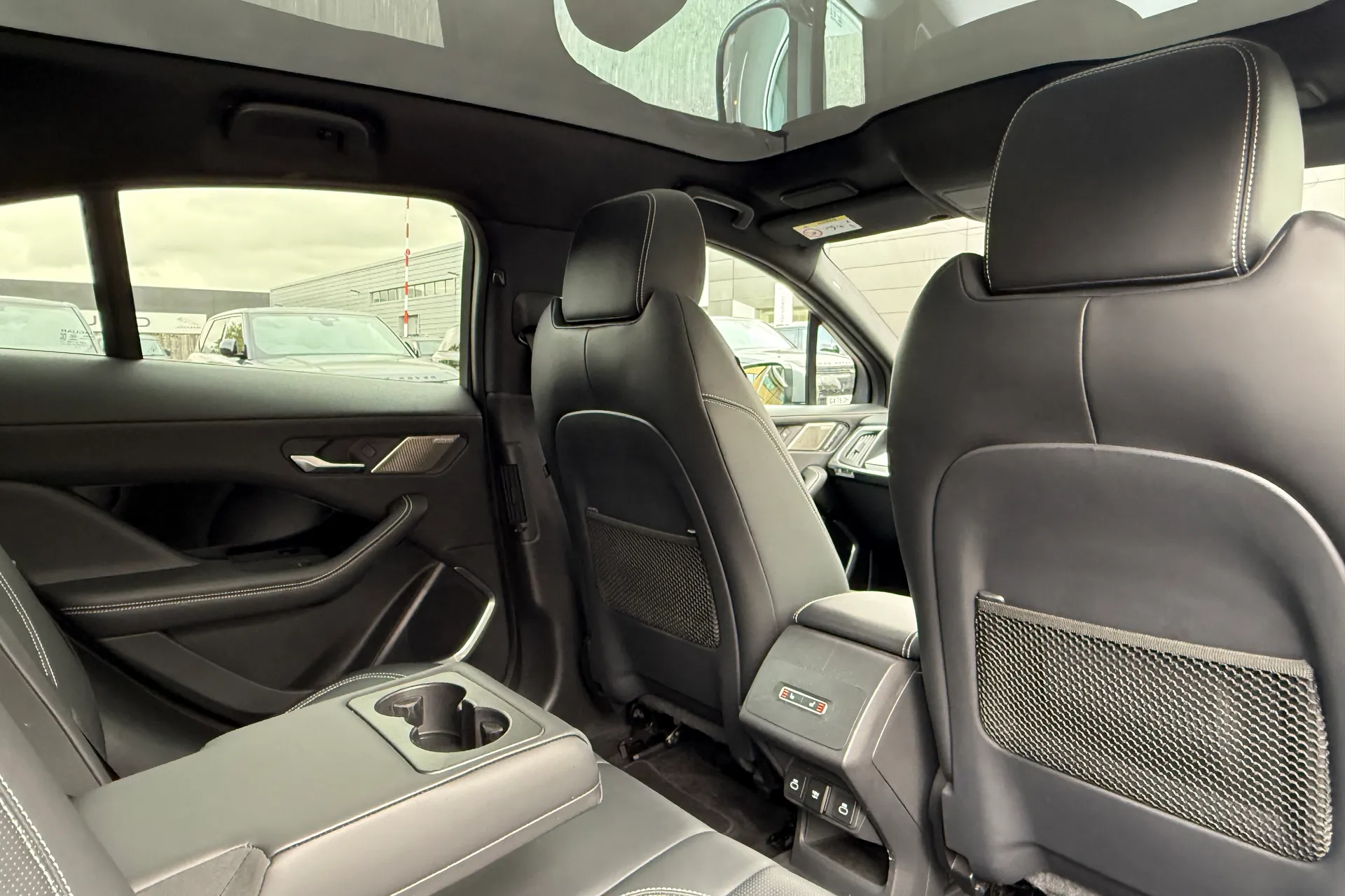 Jaguar I-PACE thumbnail image number 34