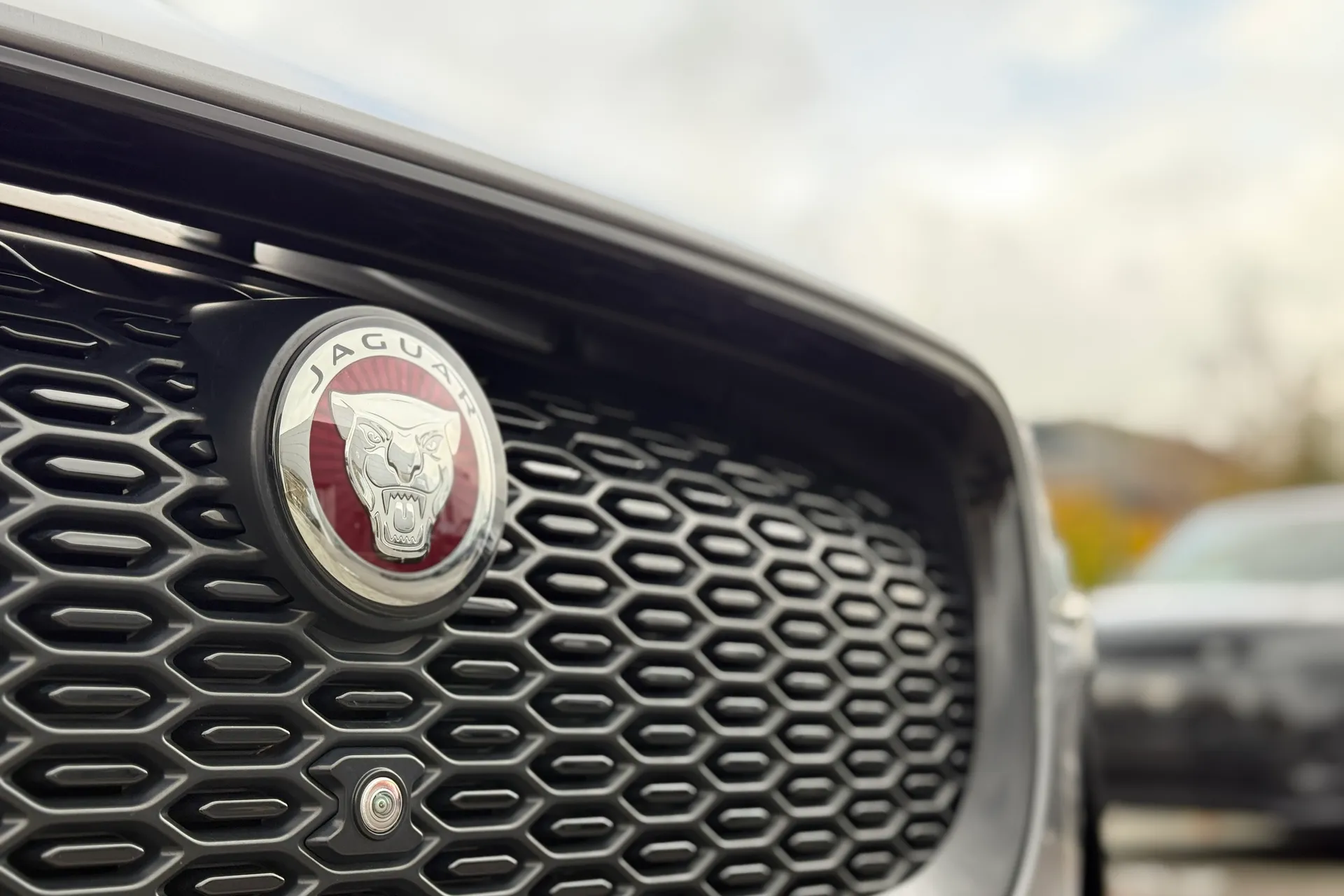 Jaguar I-PACE thumbnail image number 16