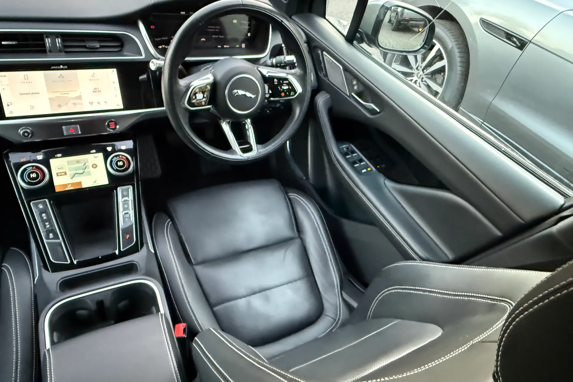 Jaguar I-PACE thumbnail image number 29