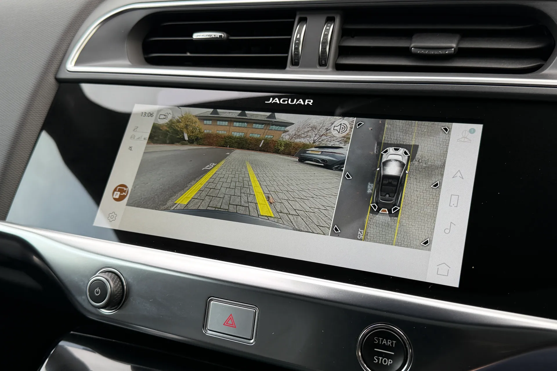 Jaguar I-PACE thumbnail image number 6