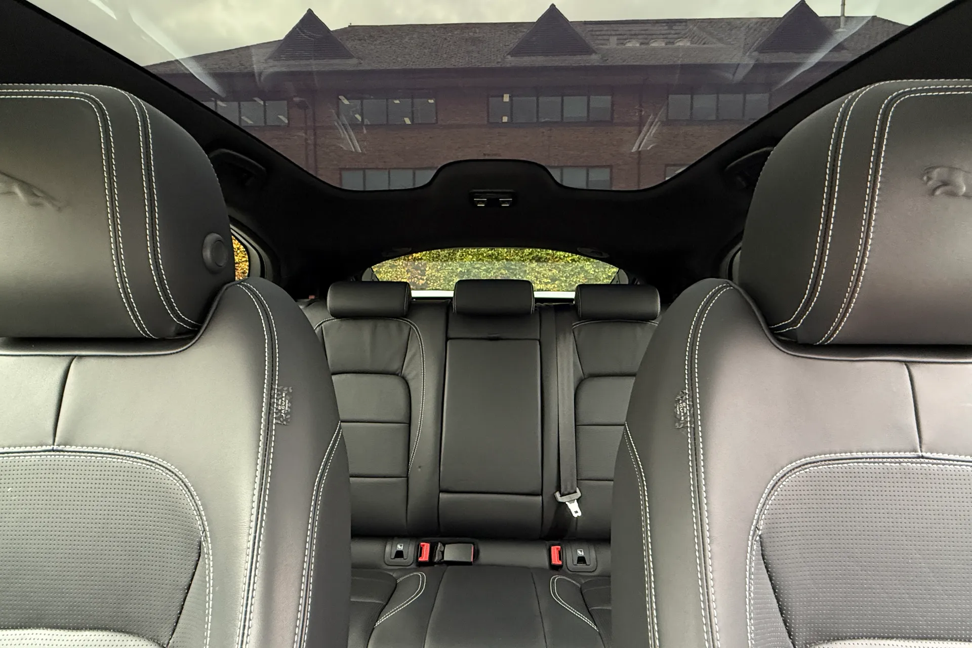 Jaguar I-PACE thumbnail image number 37